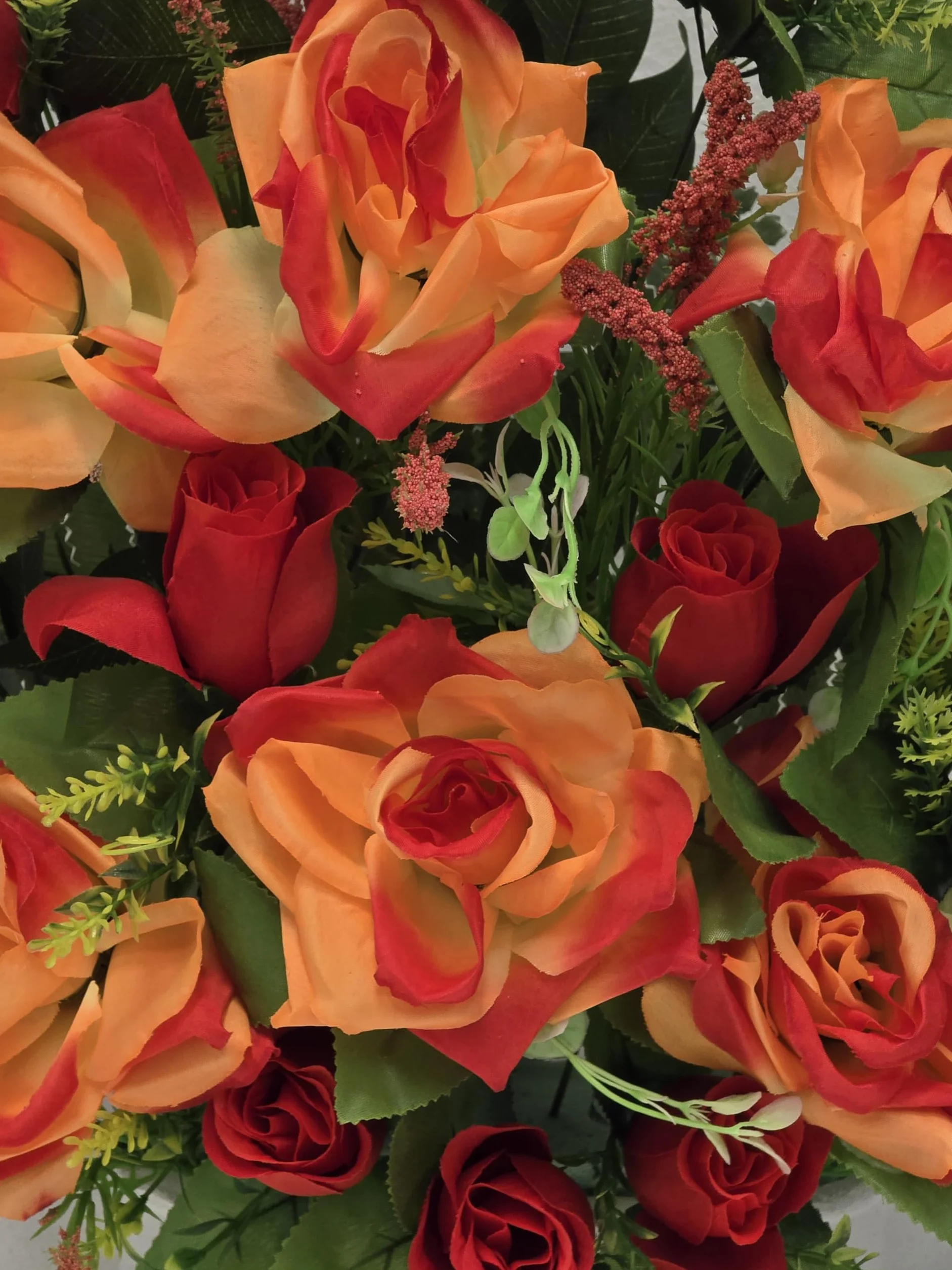 DRW Centro di fiori artificiali per matrimoni, Chiese e cimiteri Rosso e Arancione 55x50x22 cm