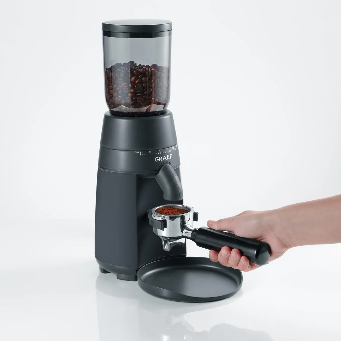 GRAEF CM702 - Macinacaffè elettrico, macinino a cono in acciaio inox rimovibile, 24 livelli di macinatura, macinatura che conserva il sapore, fino a 12 tazze di caffè filtro, nero