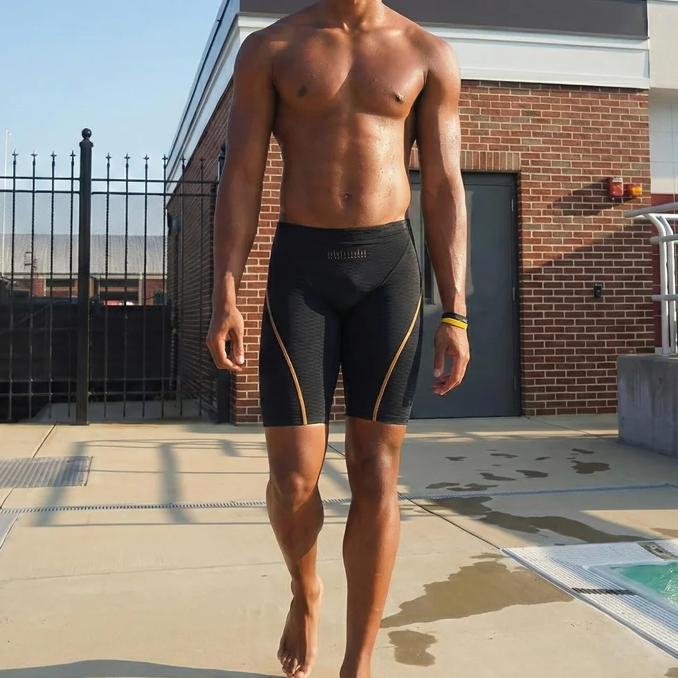 MY KILOMETRE Costume da Bagno Uomo – Tessuto Jammer da Nuoto con Cordoncino Resistente al Cloro, Asciuga Rapido per Allenamento e Gara in Piscina, UPF 50+