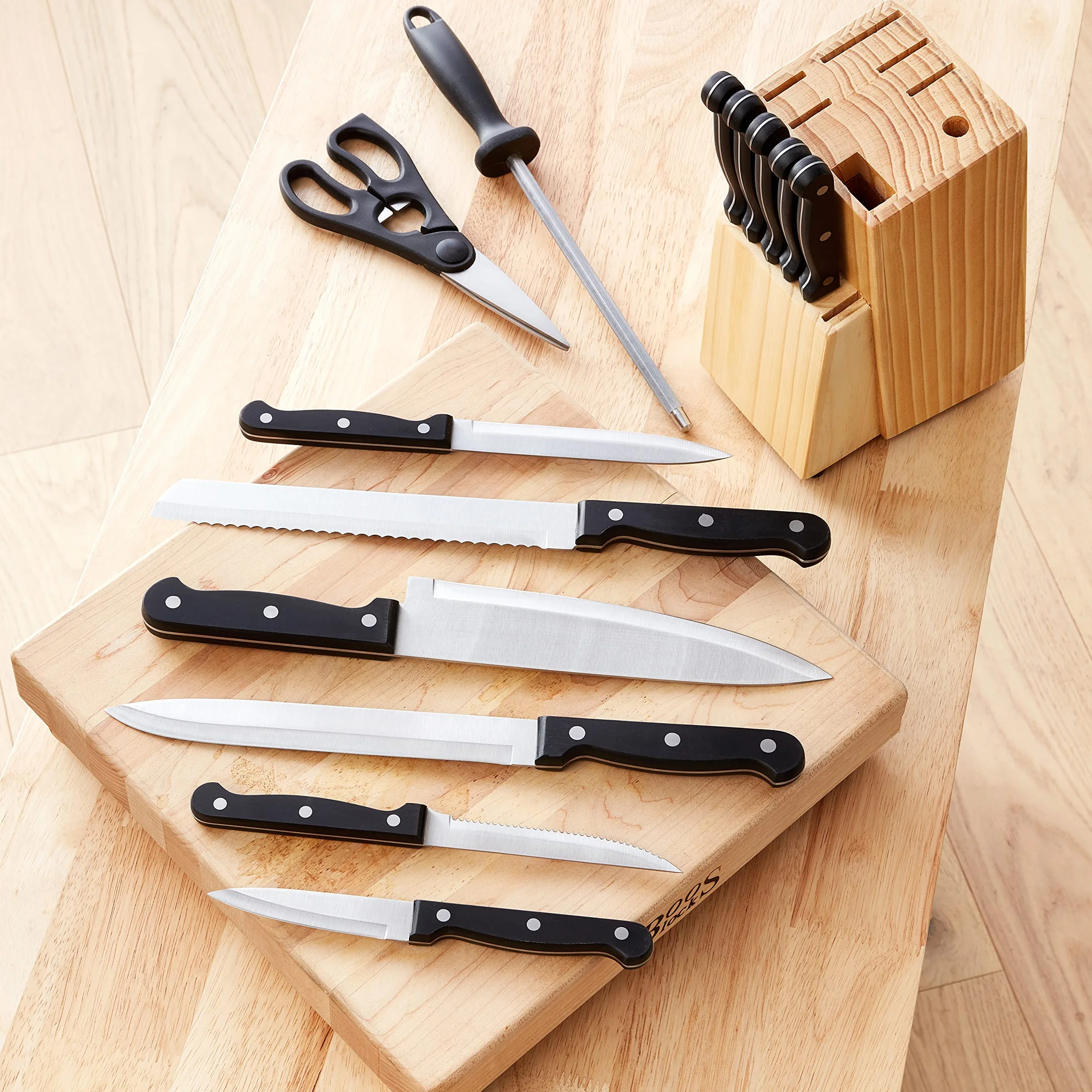 Amazon Basics Set di 14 Coltelli con Ceppo, Nero