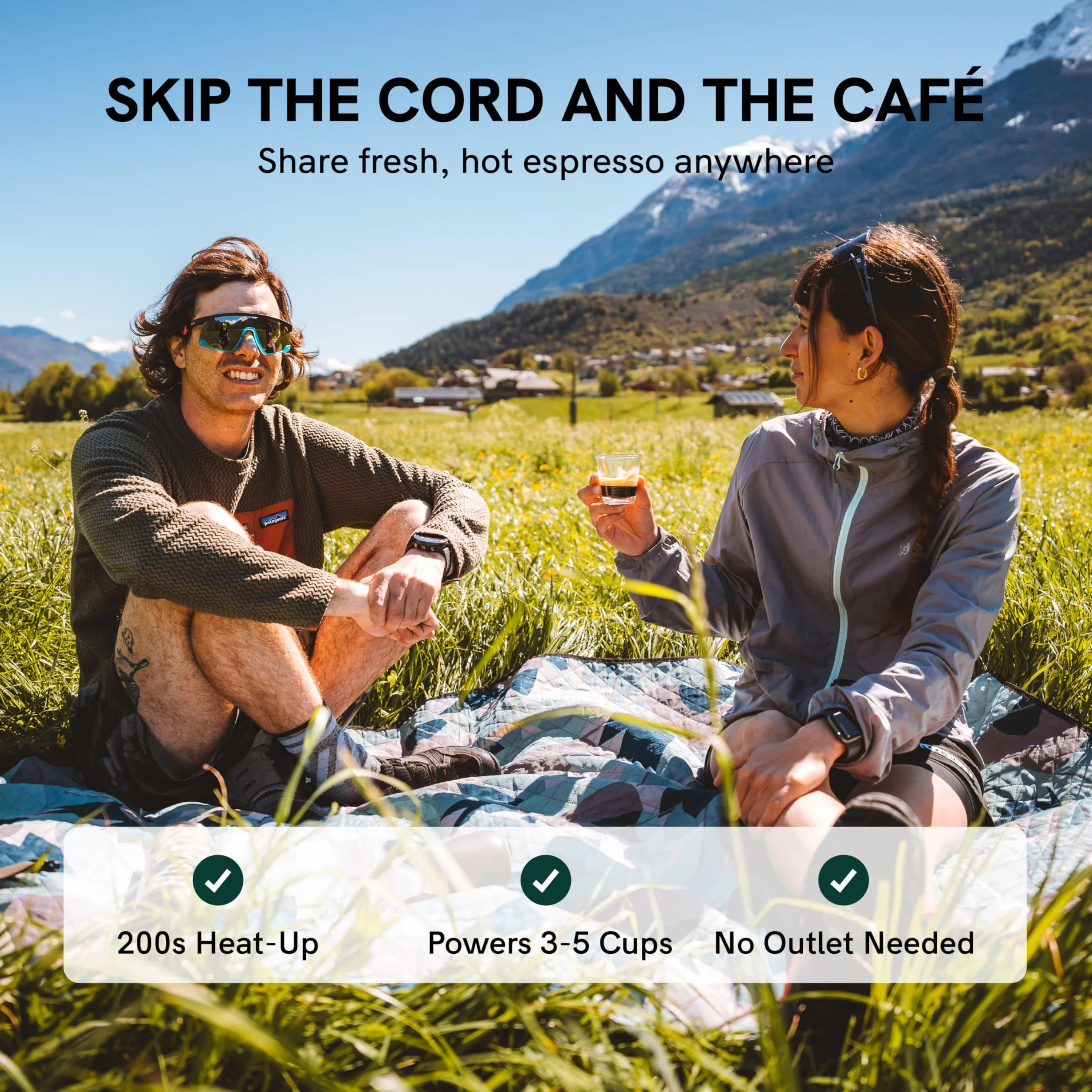 OutIn Nano Macchina da caffè espresso elettrica portatile, caffettiera da viaggio per il campeggio, caffettiera da auto auto-riscaldamento con USB-C, con caffè macinato e capsula NS