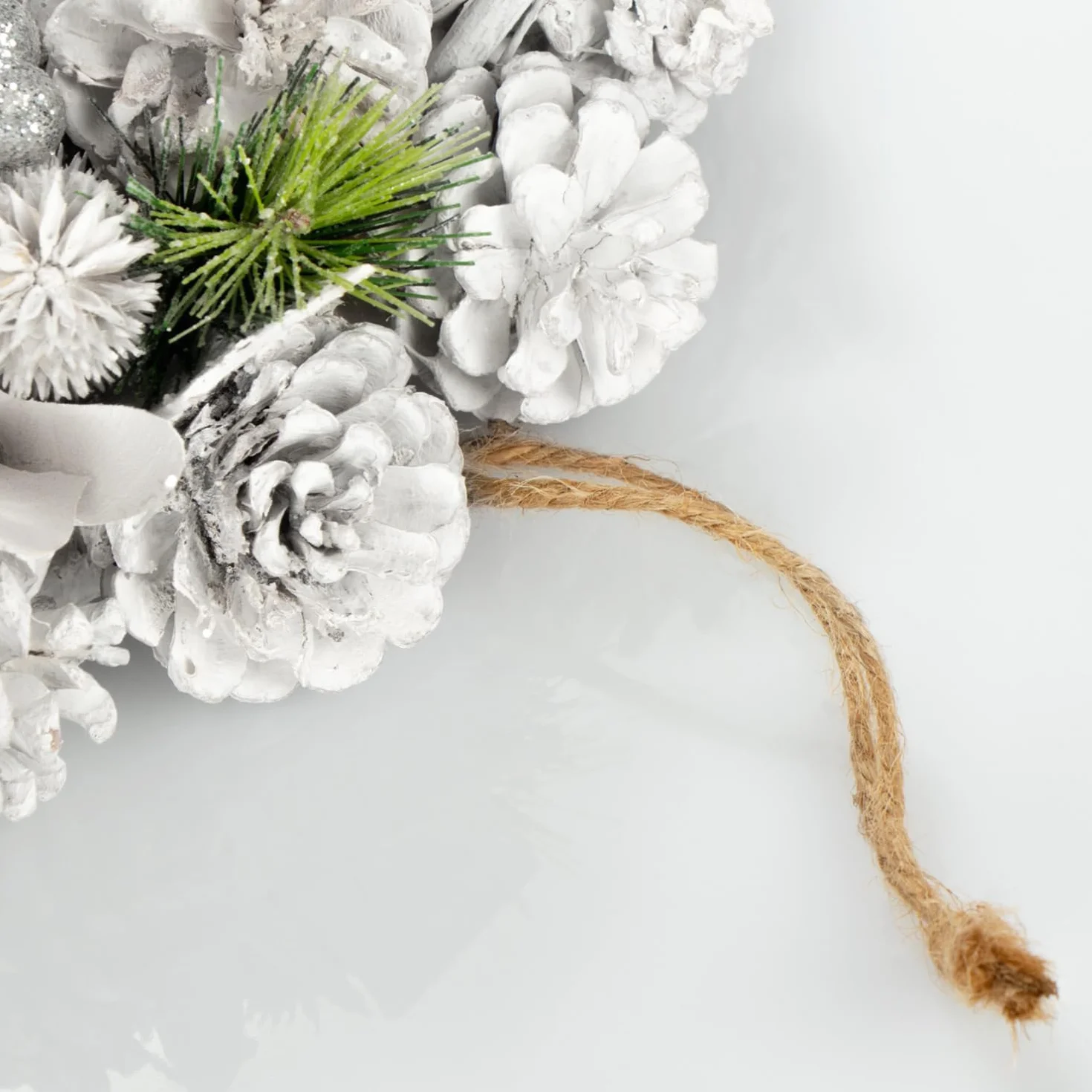 COM-FOUR® Corona porta per Natale - ghirlanda dell'avvento bianca con glitter - ghirlanda decorativa natalizia - decorazione natalizia (Corona dell'Avvento L)
