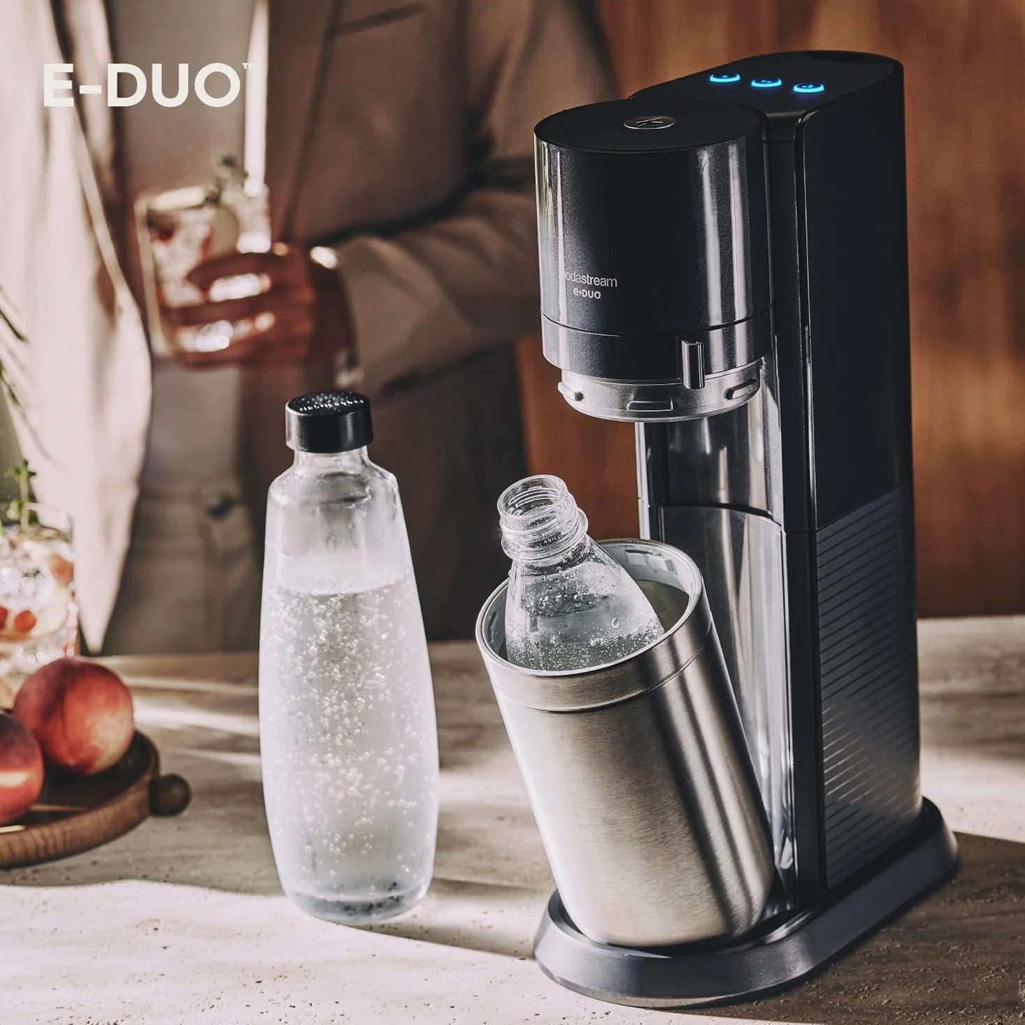 SodaStream E-Duo, spruzzatore elettrico con cilindro CO2, bottiglia di vetro e 2 bottiglie di plastica lavabili in lavastoviglie, altezza: 44 cm, colore: titanio