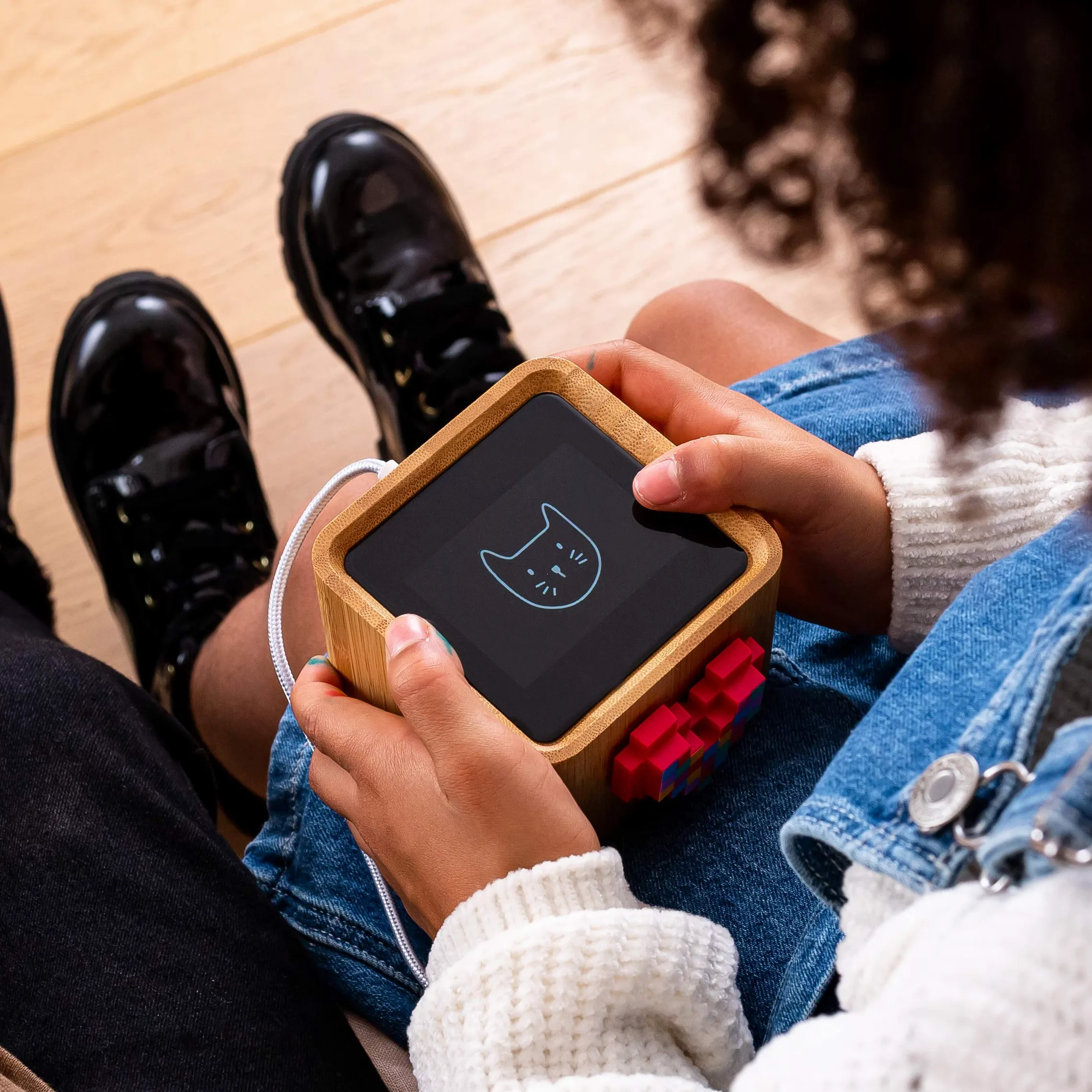 Lovebox Nero e Bianco | Scatola per Amore connessa | Presa Europa | Regalo Coppia, Festa della Mamma, Anniversario di Matrimonio, Regalo relazione a Distanza