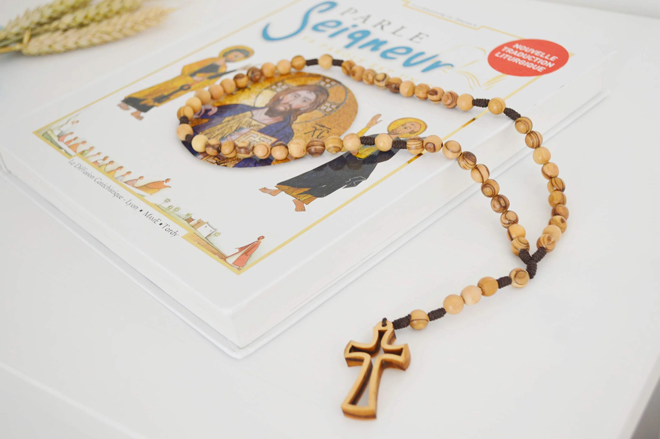 rosario in legno d'ulivo fatto a mano a Gerusalemme, rosario in scatola di carta Kraft con crocifisso, regalo battesimo, comunione, feste cristiane, nascita, compleanno, protezione auto, casa