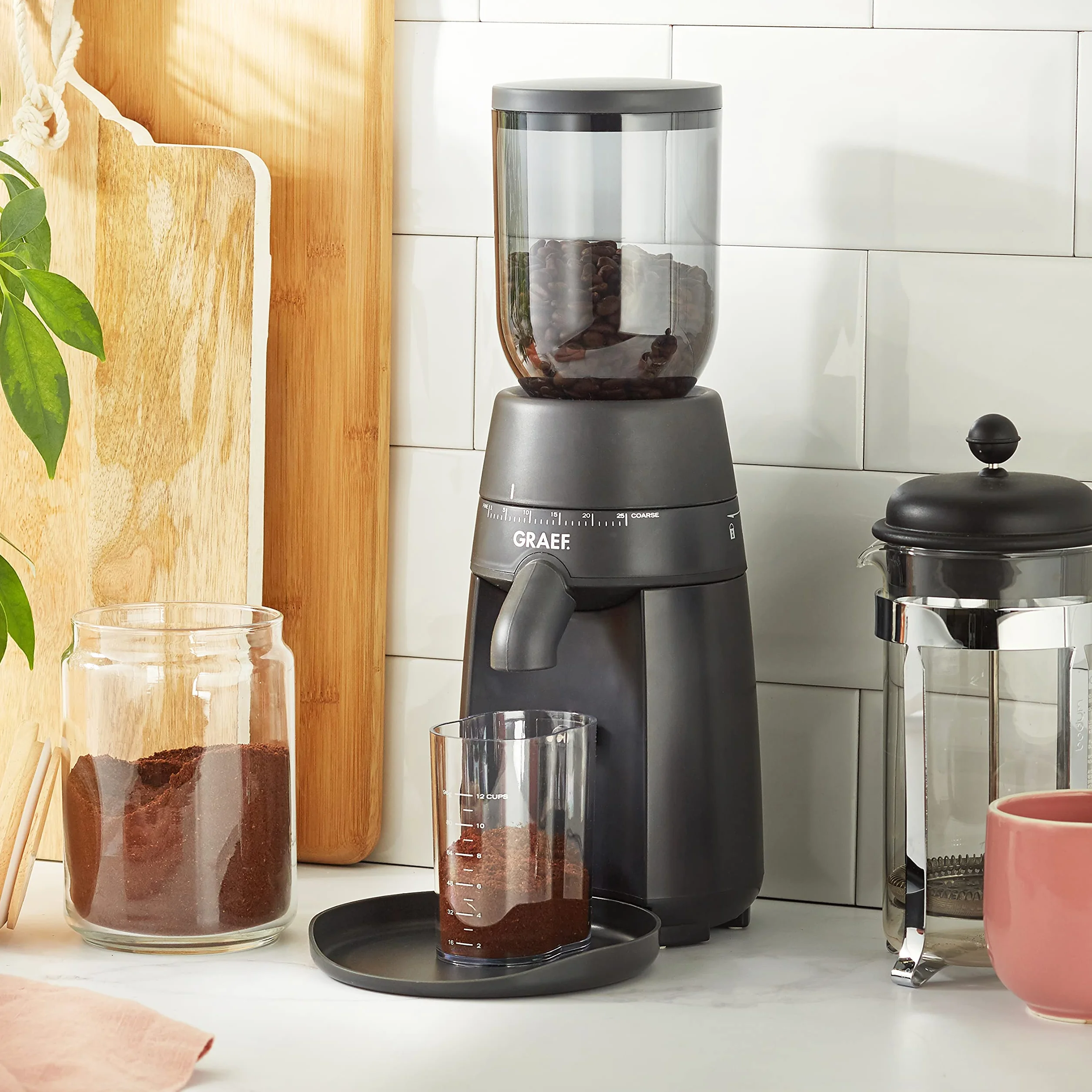 GRAEF CM702 - Macinacaffè elettrico, macinino a cono in acciaio inox rimovibile, 24 livelli di macinatura, macinatura che conserva il sapore, fino a 12 tazze di caffè filtro, nero