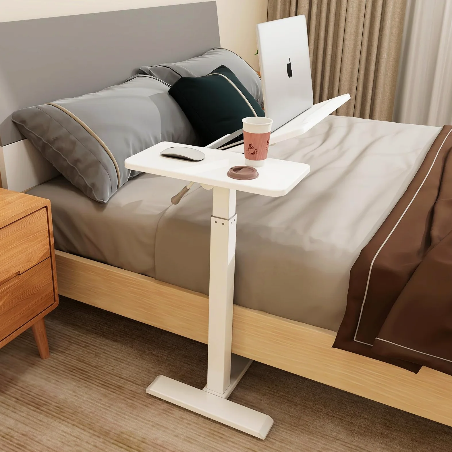 PUNCIA Tavolino da Laptop Scrivania per Computer 68x40 CM Regolabile in Altezza 70-102cm Tavolo da Letto con Ruote Tavolino Porte PC Porta Computer da Scrivania per Ufficio e Casa (Bianco)