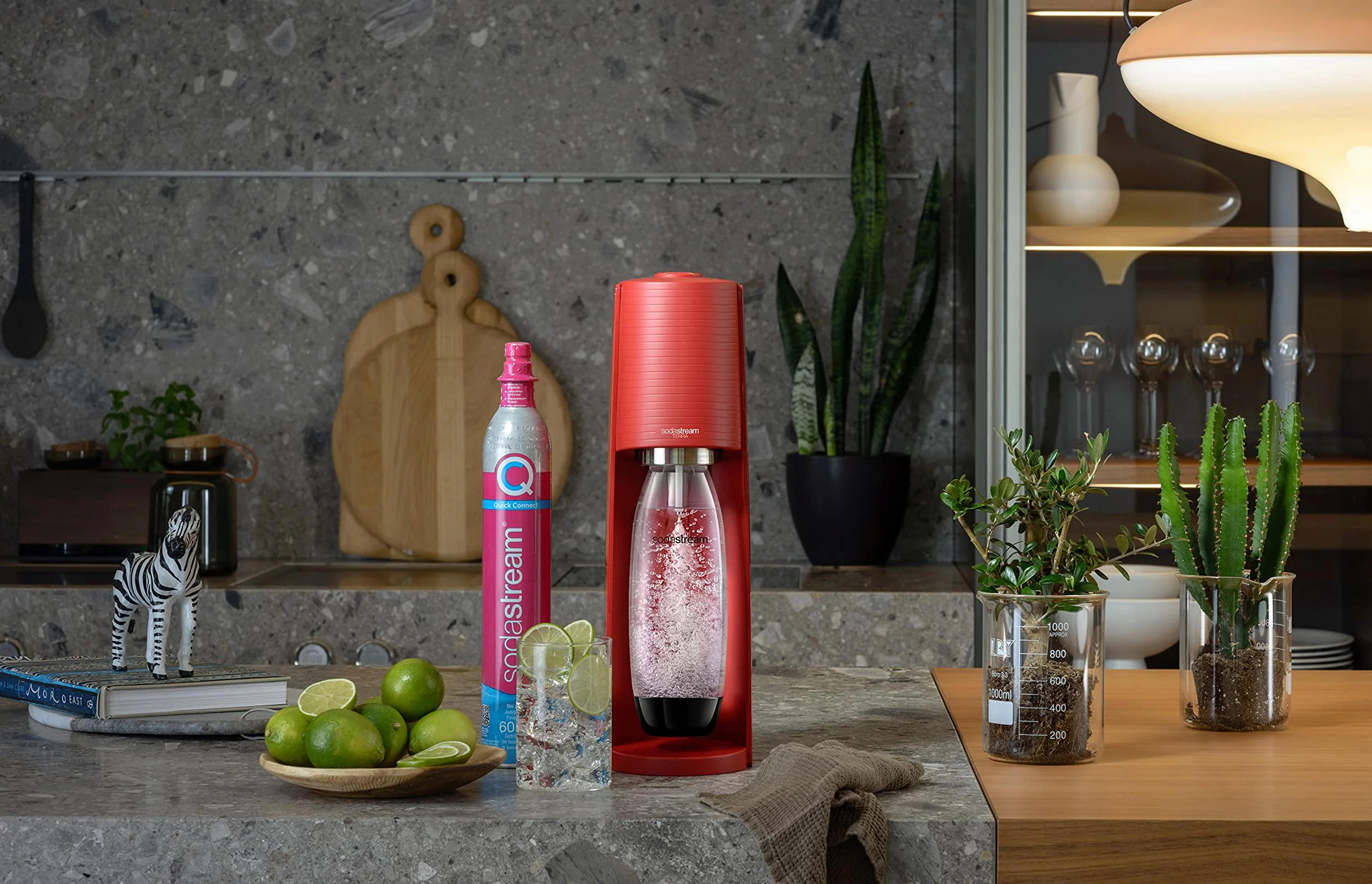 SodaStream Terra - Macchina per Acqua frizzante, Confezione da 1 Bottiglia 1 l + 1 Ricarica di Gas 60 l a Clip, Colore: Rosso