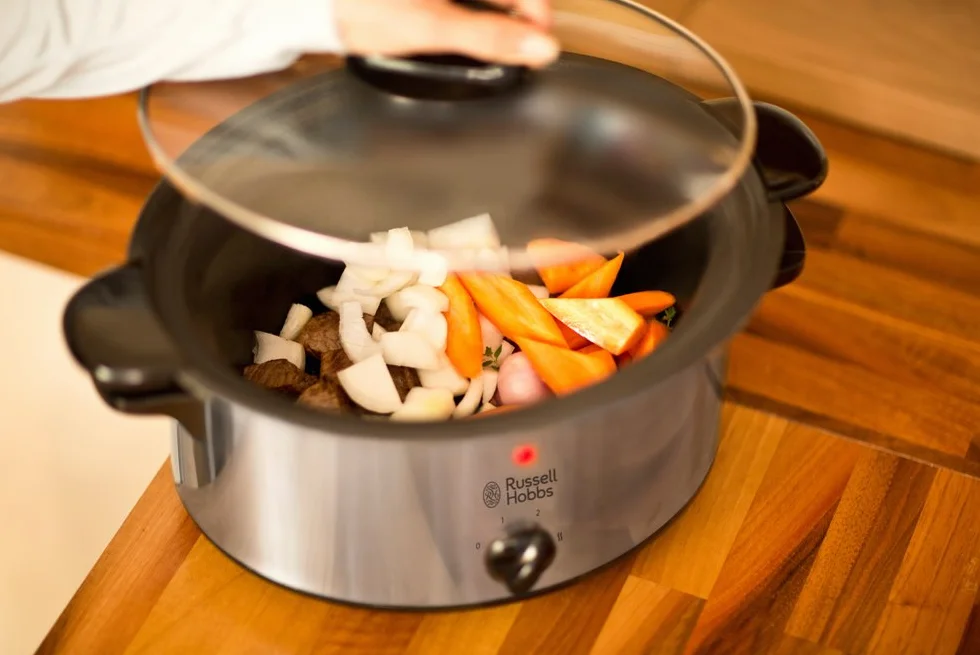 Russell Hobbs Slowcooker 22740-56, 3.5 L, 160 W, Acciaio Inox, Pentola Antiaderente removibile