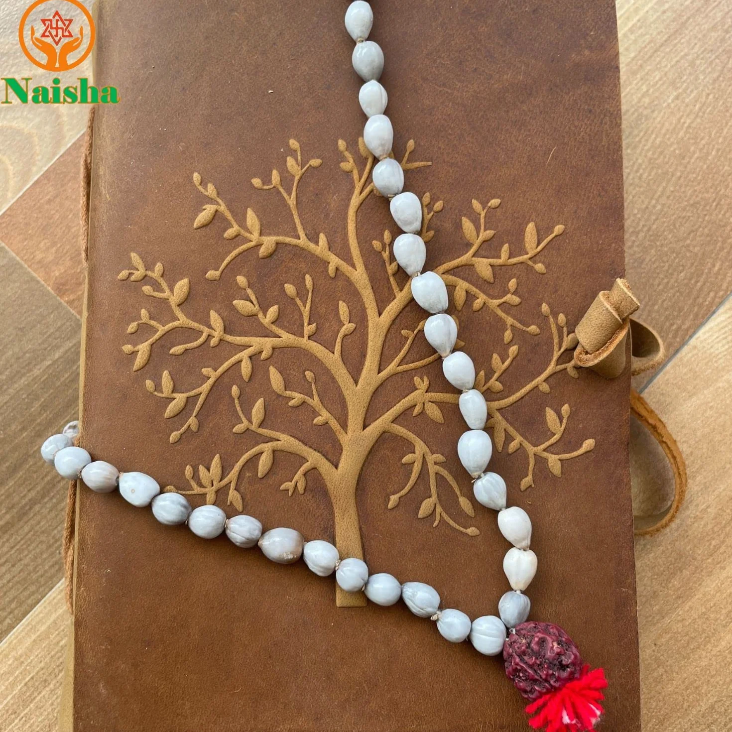 Naisha Confezione da 4 perline Tulsi Japa Mala, Kamal Gatta Mala (semi di loto), originali Vaijanti Mala e cristallo di agata Sphatik, 108+1 perline bianche