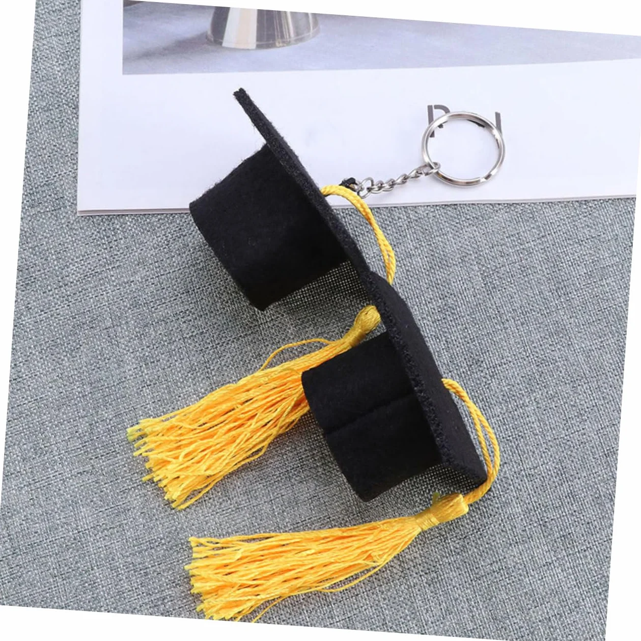 24pezzi Cappelli Laurea in Miniatura Gialli Con Nappa Decorazioni Per Feste Laurea Topper Per Cupcake e Bottiglie Vino Realizzati in Resistente