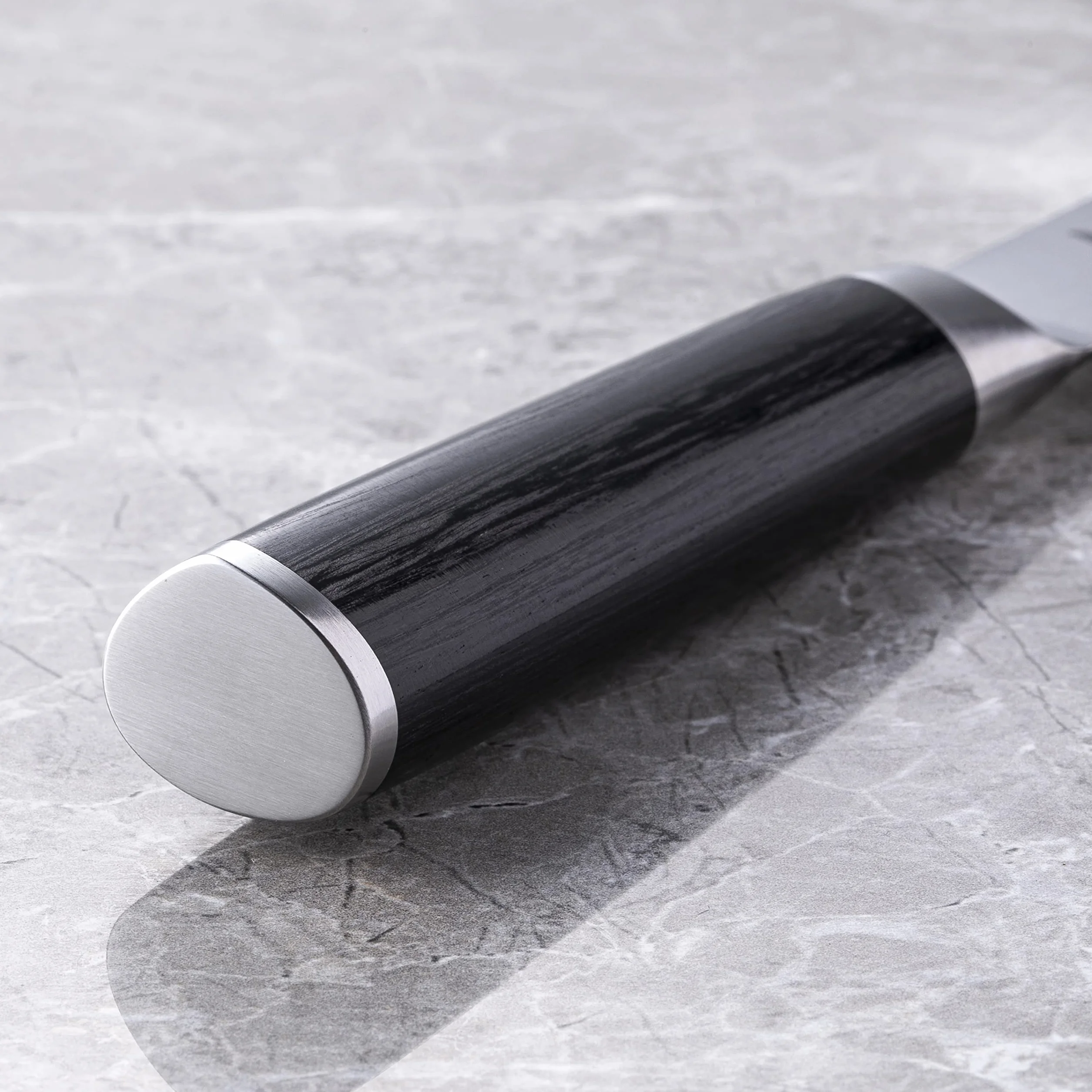 KAI Shun Classic Santoku 18 cm lunghezza lama con alveoli - Coltello damasco 32 strati nucleo VG MAX - 61 (±1) HRC - Manico in legno Pakka - Made in Japan - coltello da cucina giapponese forgiato