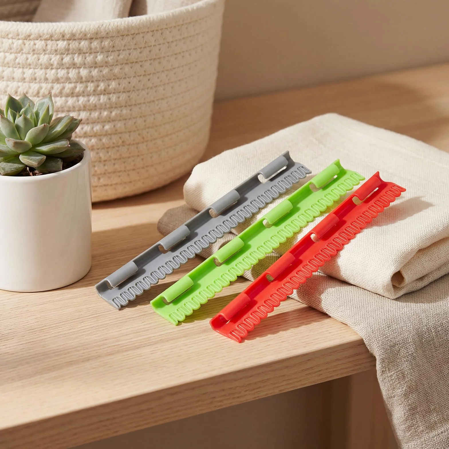 8 stendibiancheria per calze, in plastica, da appendere, per calze, biancheria intima, Laundry Supplies (32 x 5 cm)
