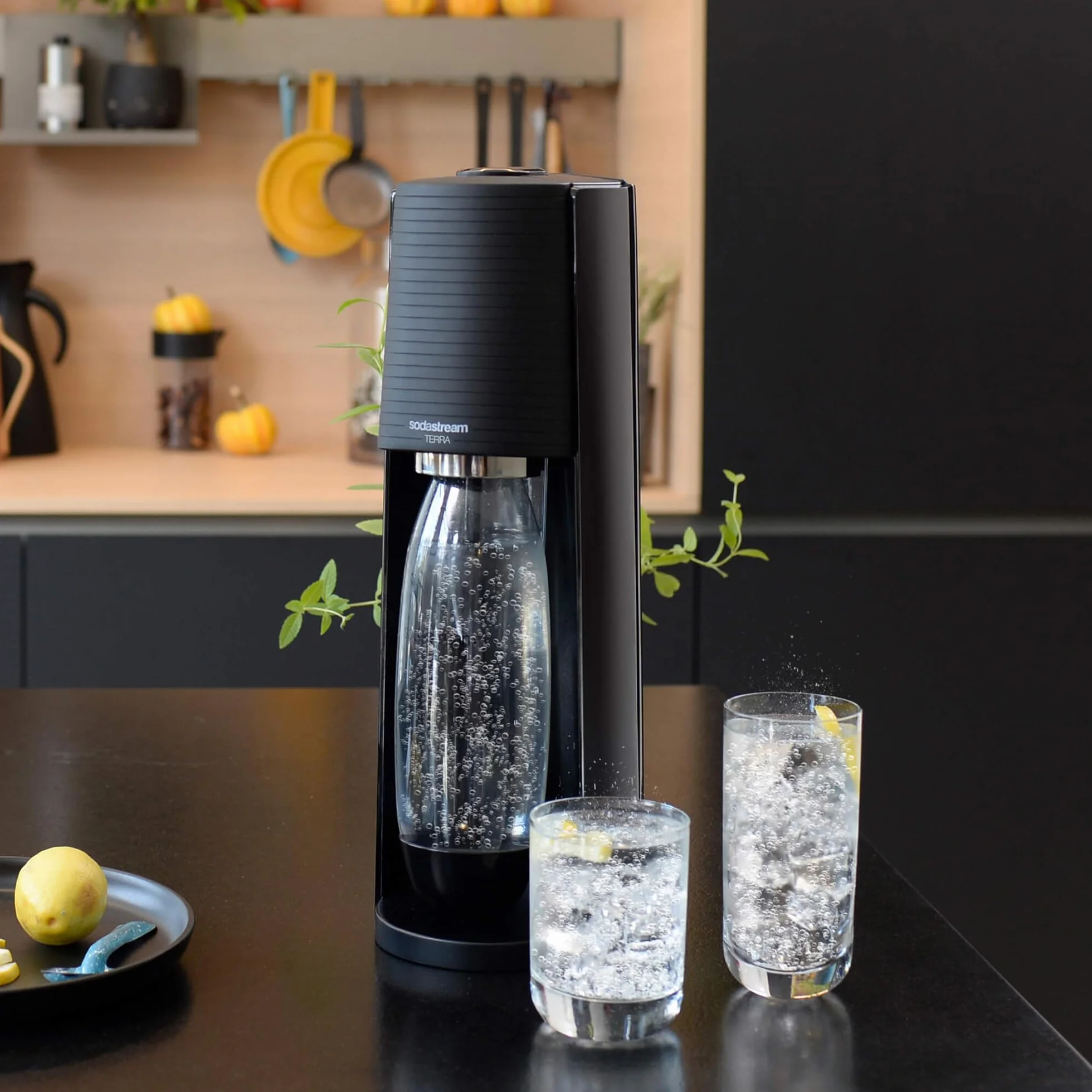 SodaStream Gazownik Terra, saturator wody gazowanej z butlami CO2, czarny, 60L