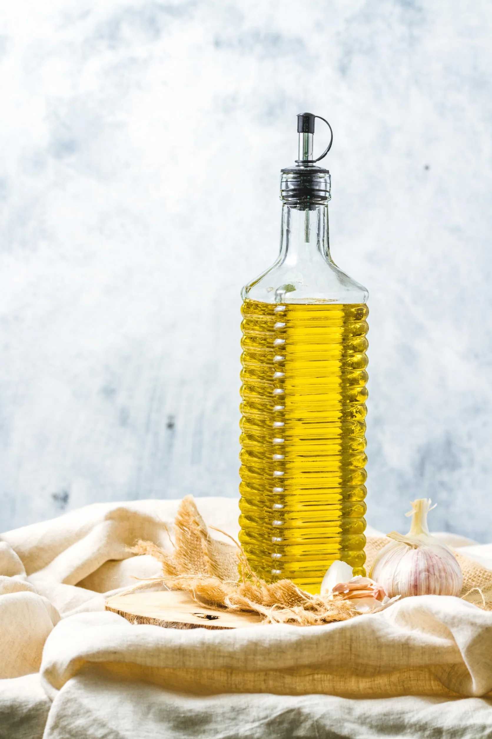 KitchenCraft World of Flavours Bottiglia per olio / Versatore per aceto in vetro tradizionale, 55 ml