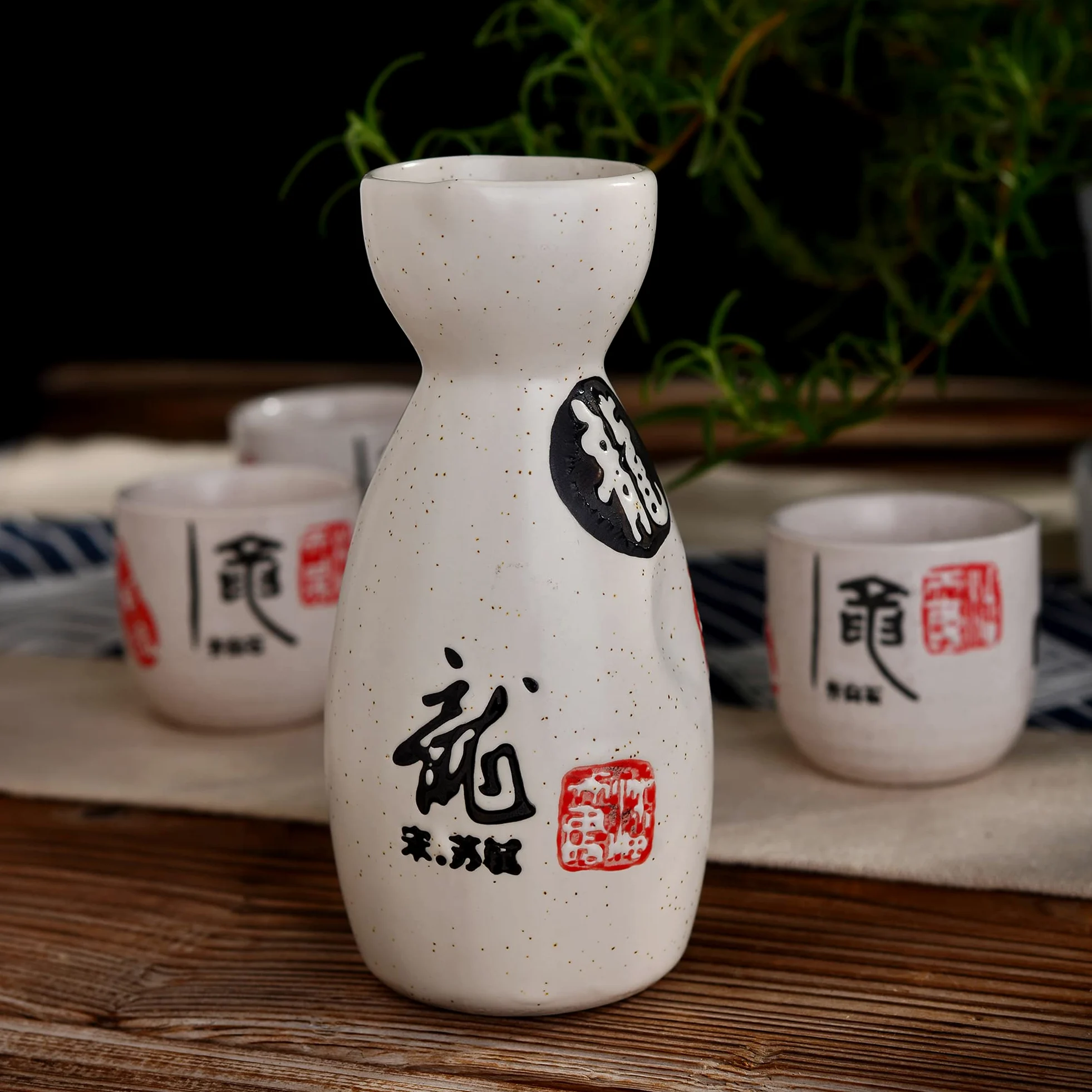 Set e Bicchieri da Sakè, Set Tradizionale Giapponese con Bicchierini da Sakè in Porcellana Ceramica Artigianale Set 5 Pezzi, 1 Sake Pot, 4 Tazze di Sake, Bianca