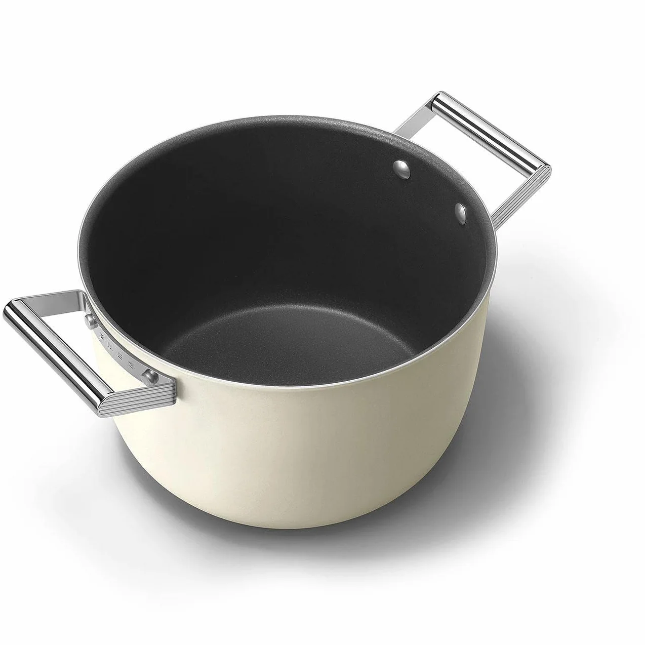 Smeg, Casseruola Antiaderente CKFC2611CRM con Coperchio Incluso, Diametro 26 cm, Maniglie Laterali in Acciaio Inox, Per Tutti i Piani Cottura, Fino a 250° in Forno, Capacità 7,7L, Panna