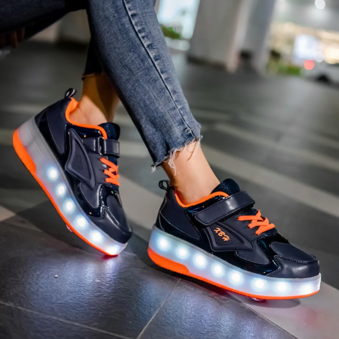 Scarpe da LED USB Ricaricabili Doppia Ruota Skateboard Sportive con Rotelle Automatiche Unisex Bambini