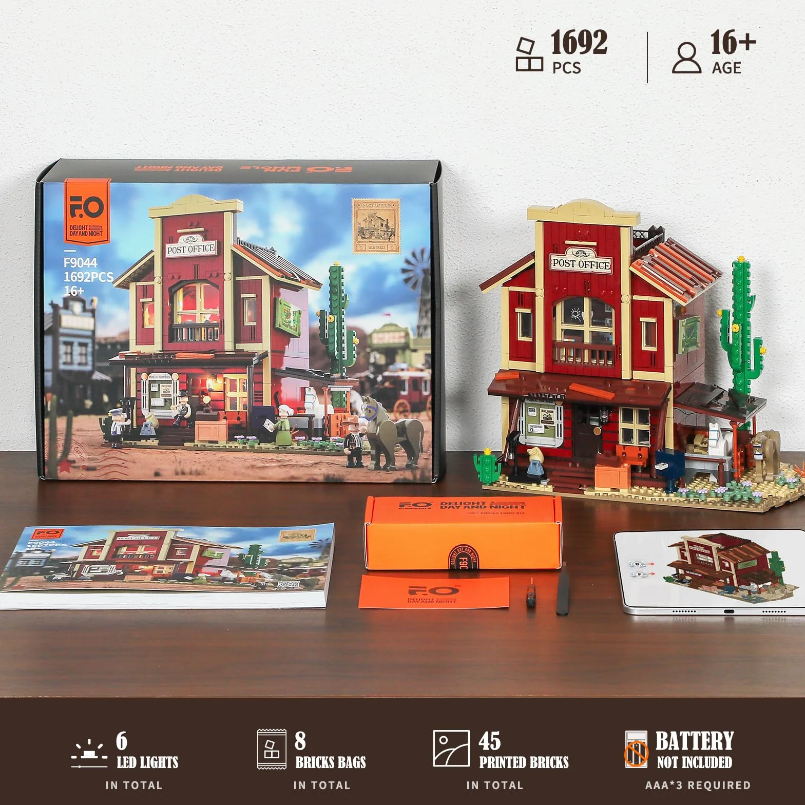 FUNWHOLE Ufficio Postale Western 1692 Pezzi Edificio Modulare Far West 6 Luci LED Modello Città Cowboy