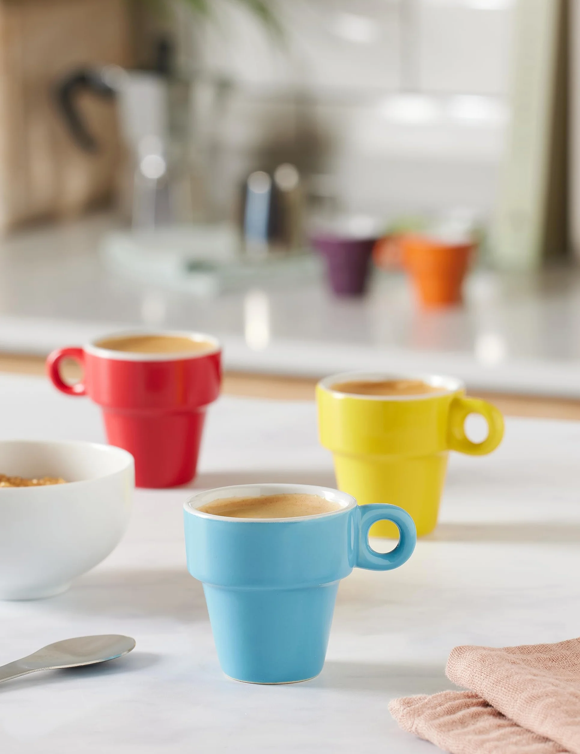 Set di 6 Mini Tazze da Espresso con Supporto in Metallo, Ceramica, 5,5 x 7 cm