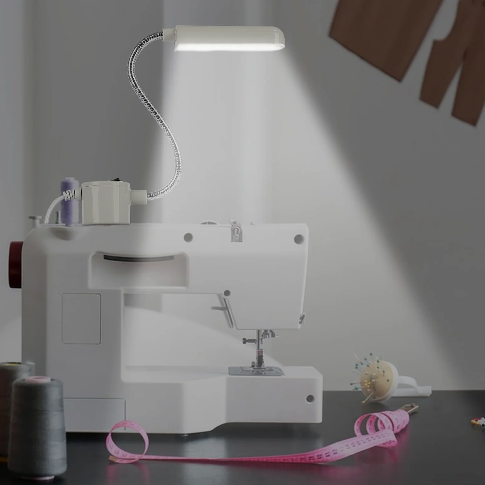 4 luci per macchina da cucire con 30 LED, multifunzionale, 3 W, braccio magnetico a collo di cigno con base, per tornio, trapano, banco da lavoro