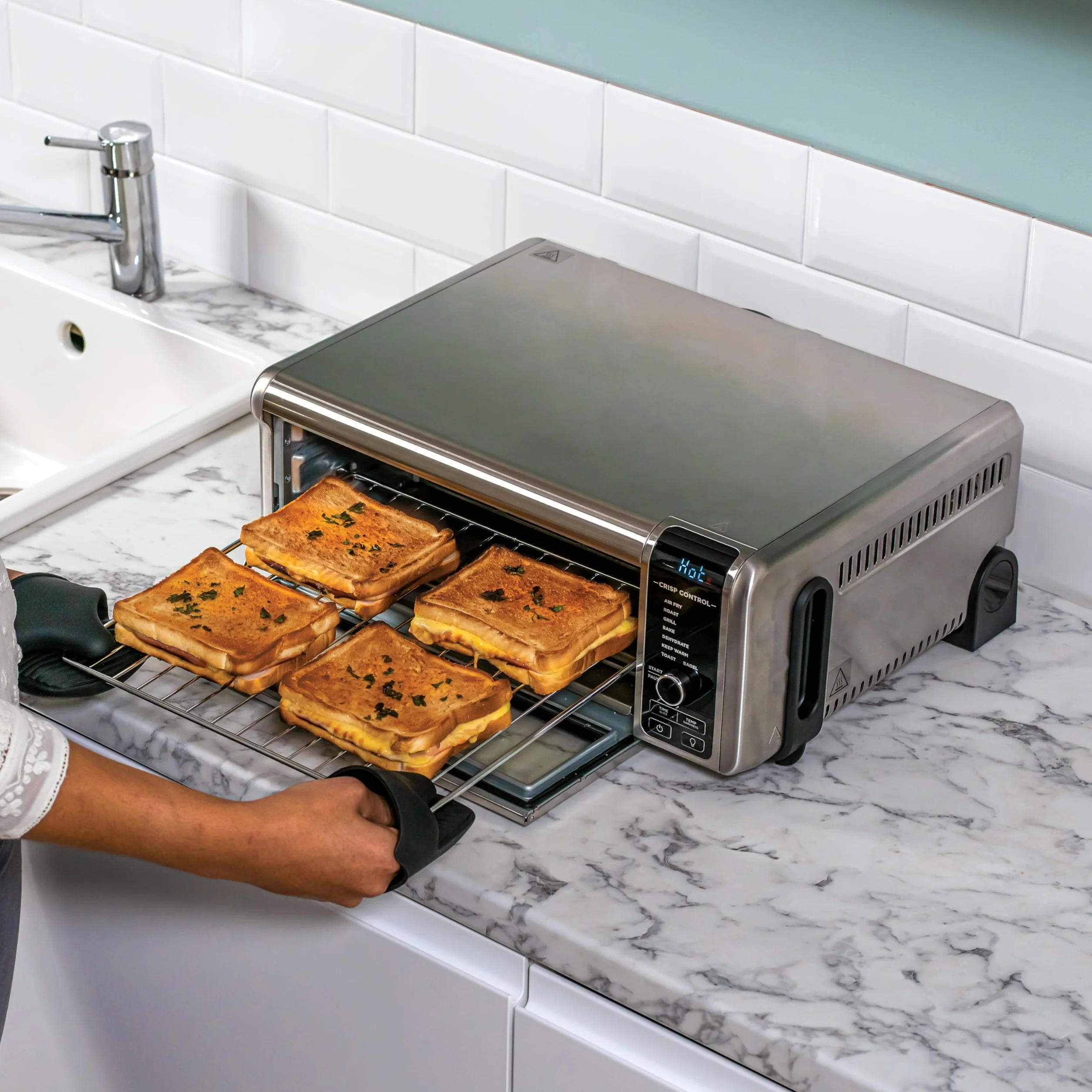 Ninja Foodi Forno Multifunzione 8 in 1, Fornetto Elettrico Portatile, 8 Funzioni, Friggere ad Aria, Arrostire, Grigliare, Argento/Nero, SP101EU