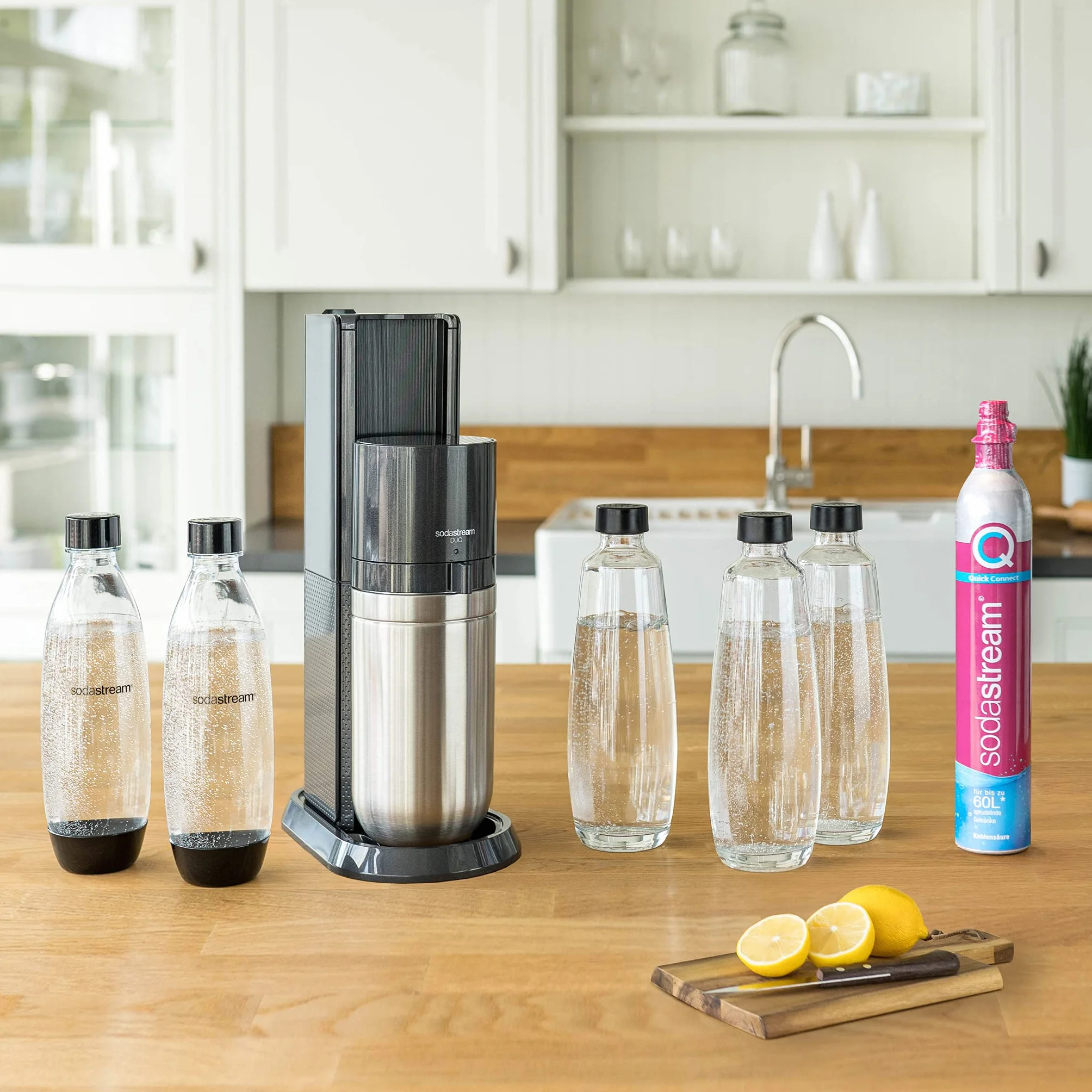 SodaStream Confezione di riserva QC con 1 Cilindro Quick Connect CO2 (resa: 60L) e 1 Bottiglia di Vetro da 1,0 l, Rosa, 27,5 x 16 x 44, 1053400490