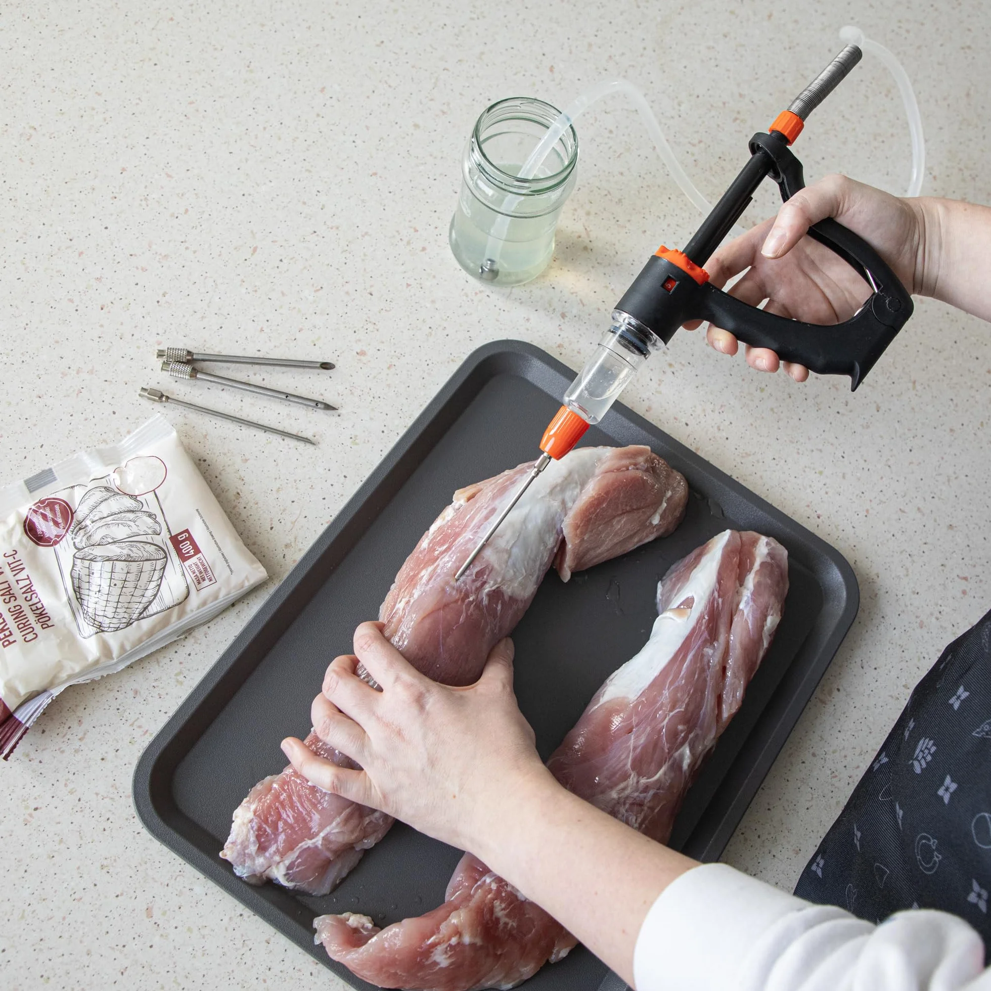 BROWIN Siringa per Carne Semiautomatica con Set di Aghi e Tubo Flessibile per Marinare Arrosto