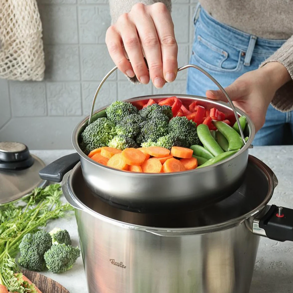 Fissler Vitavit Premium Pentola a pressione in acciaio inox 6 L, 22 cm, 4 livelli di cottura, incluso inserto, adatta a fornelli a induzione