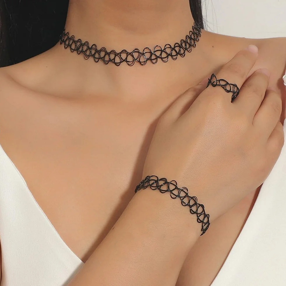 Set di 12 Collane Girocollo Nero Choker Gotiche Retrò Plastica Elastica