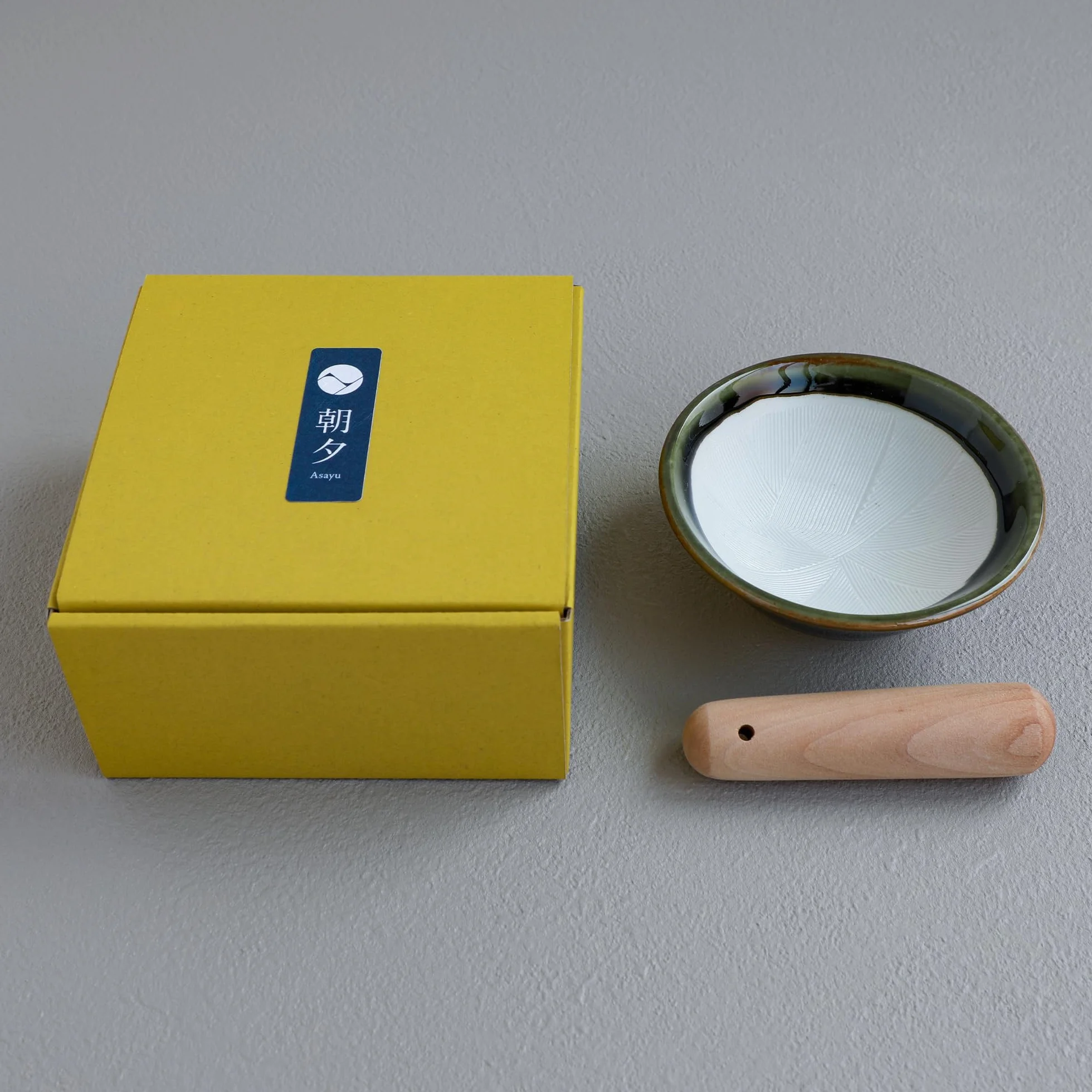 Asayu Japan Mortaio in Ceramica con Pestello in Legno, Realizzato in Giappone, Lavabile in Lavastoviglie e Adatta al Microonde, Set Ripple Ridge Suribachi e Surigoki (Verde oliva)