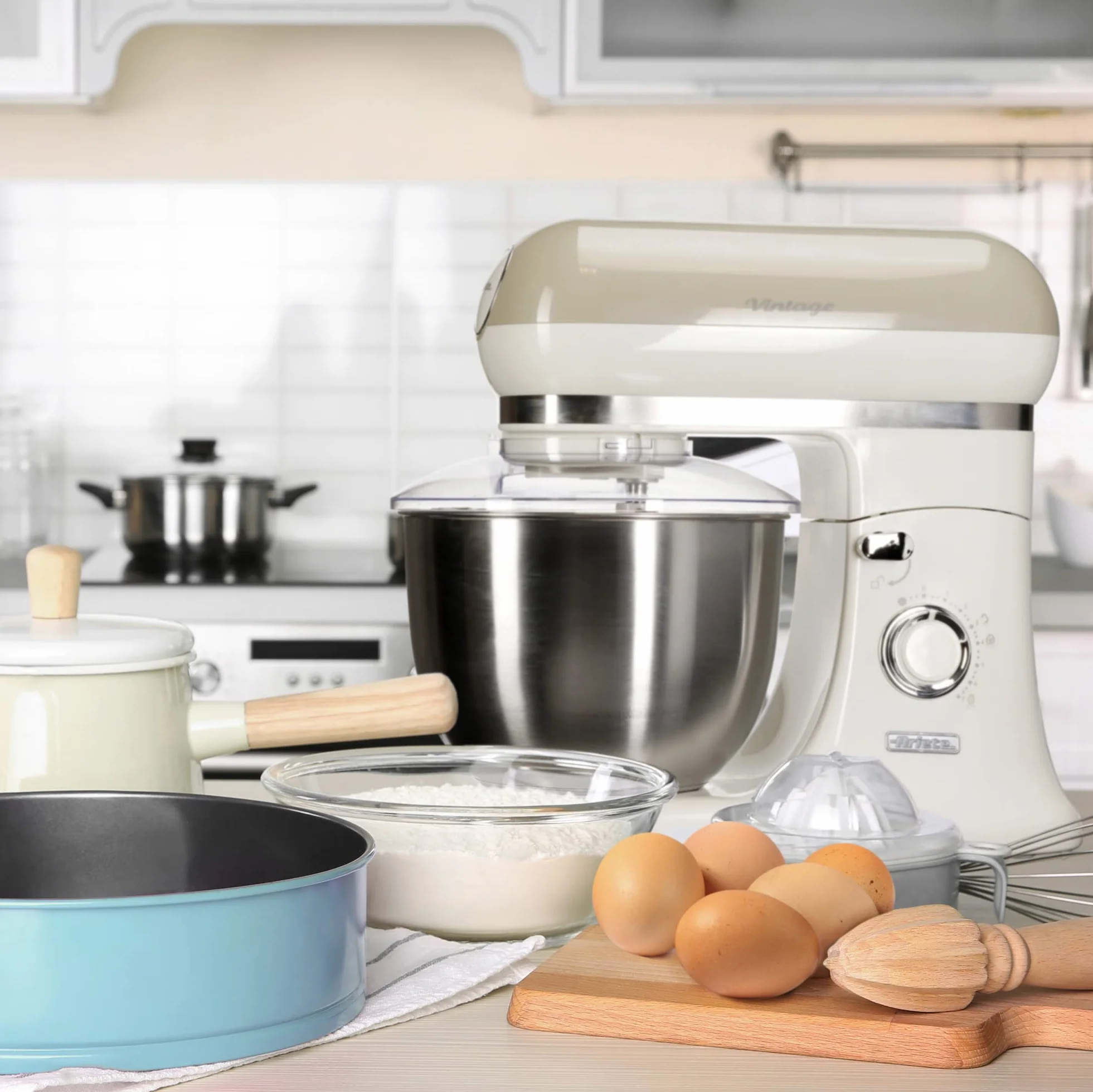 Ariete Impastatrice Vintage 1588, Planetaria per Pane, Pizza, Dolci e Pasticceria, Gancio, Frusta a Cuore e Frusta a Filo Inclusi, Capacità 5.5 Litri, 7 Velocità + Pulse, 1200W, Beige