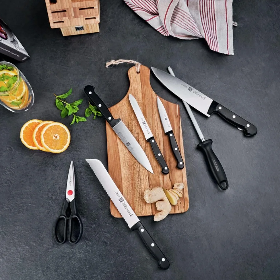 ZWILLING Ceppo di coltelli, 8 Pezzi, Ceppo in bambù, Coltelli e Forbici in Acciaio Inox/Impugnature in Plastica, Twin Chef