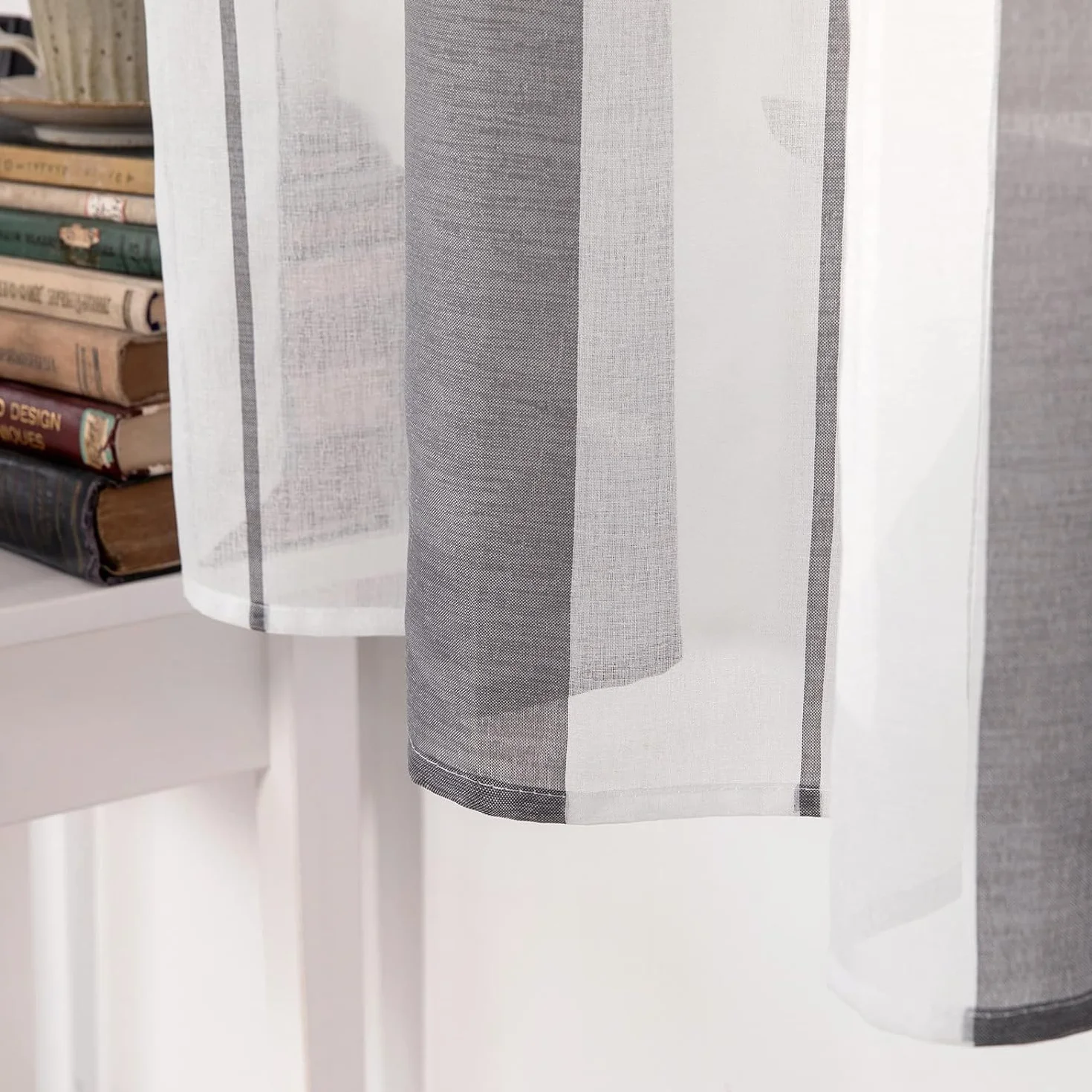 MIULEE Tende a Righe per Interni, Tende Trasparenti in Voile Tende Camera da Letto, Tenda Salotto Moderne con Anelli, Tenda a Pannello da Interno Finestra a Righe Bianche e Grigie, 2x 140270x CM