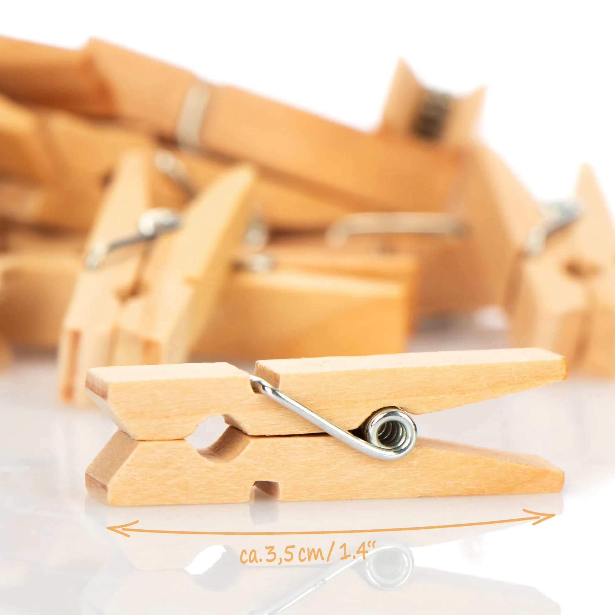 COM-FOUR® 120x mini mollette e 50m di corda di iuta - piccole mollette di legno per appendere immagini, collage, cartoline, foto e regali (120 pezzi - con nastro di juta - naturale)