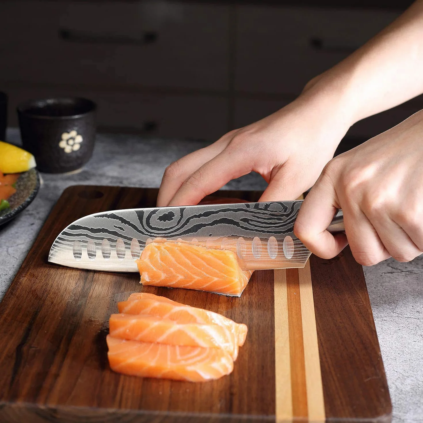 Coltello Cucina Santoku, Coltelli da Cucina Professionali Giapponesi 7 " - Affilatissimo - Resistente Macchie e alla Corrosione - Impugnatura Ergonomica, Ideale per Cucina Domestica e il Ristorante