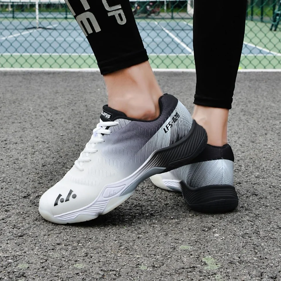 Scarpe da badminton uomo donna antiscivolo leggere per interni tennis squash pallavolo