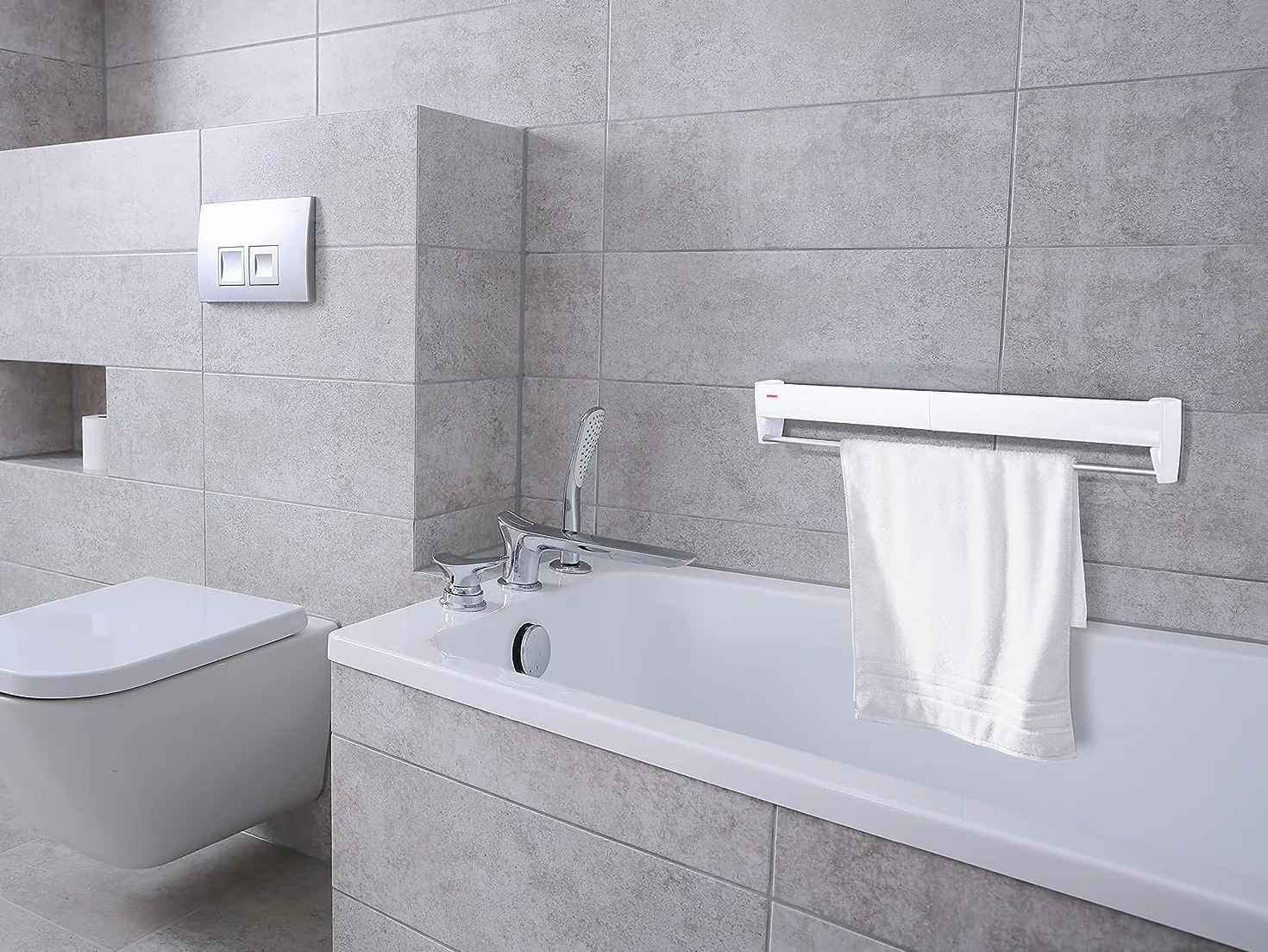 Leifheit Telegant 36 Protect Plus Stendibiancheria da parete, Stendibiancheria estensibile compatto, Stendino allungabile per bagno e balcone