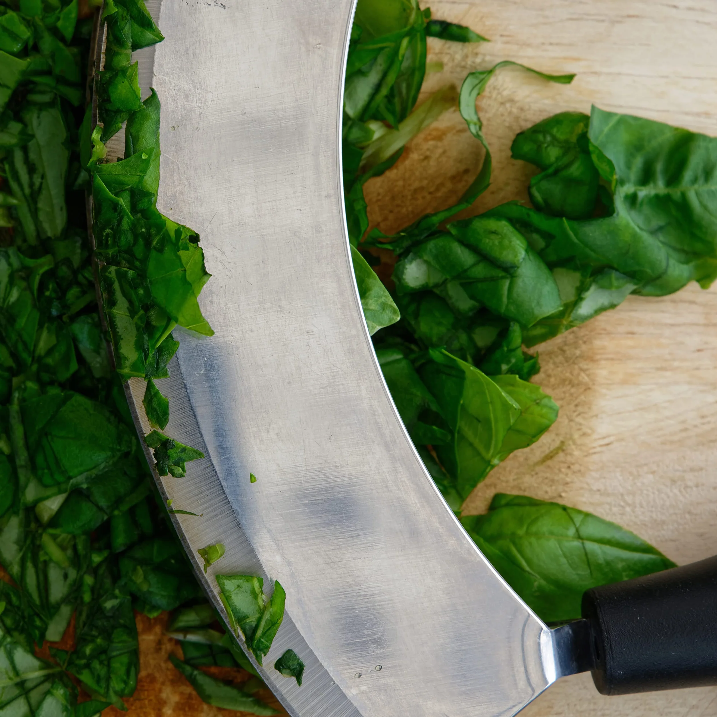 Mezzaluna Coltello da Cucina in Acciaio Professionale 25 X 4 Cm Doppio manico, Impugnatura Ergonomica Colore Nero, Tritatutto Manuale per Alimenti