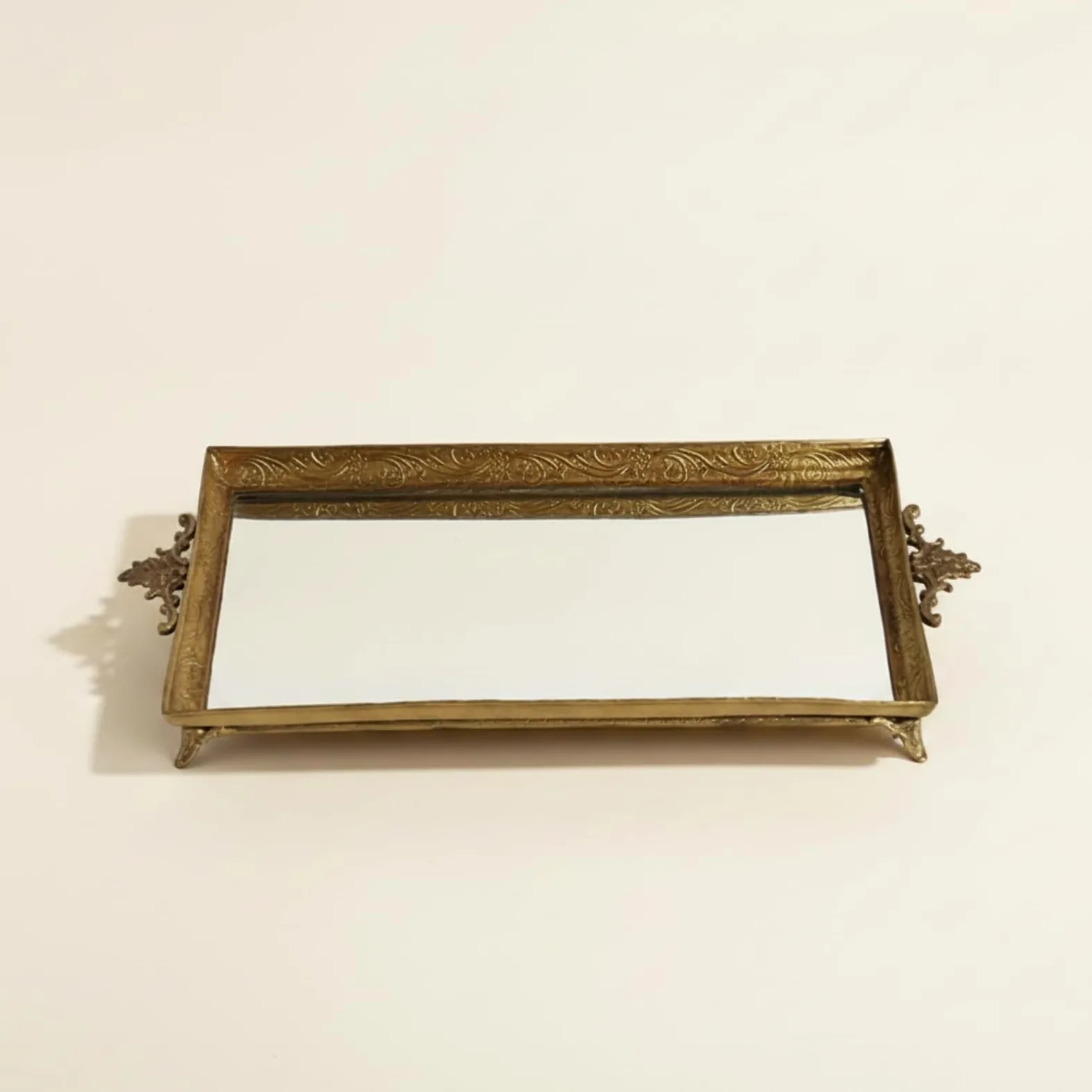 Alzata per Dolci Vassoio Espositore Centrotavola in Ottone E Vetro con Due Ripiani E Manico Ad Anello Struttura Stabile E Vassoi in Vetro Trasparente , Retro Mirror Tray