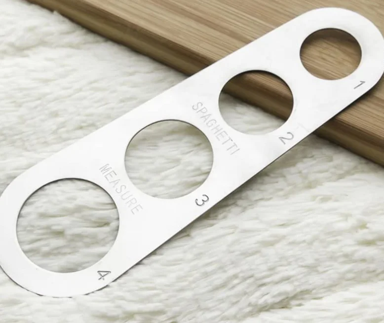 Dosatore Misurino Dosaspaghetti Misura Spaghetti Dosatore per pasta lunga in Acciaio Inox utensile da Cucina con 4 fori di Misurazione.