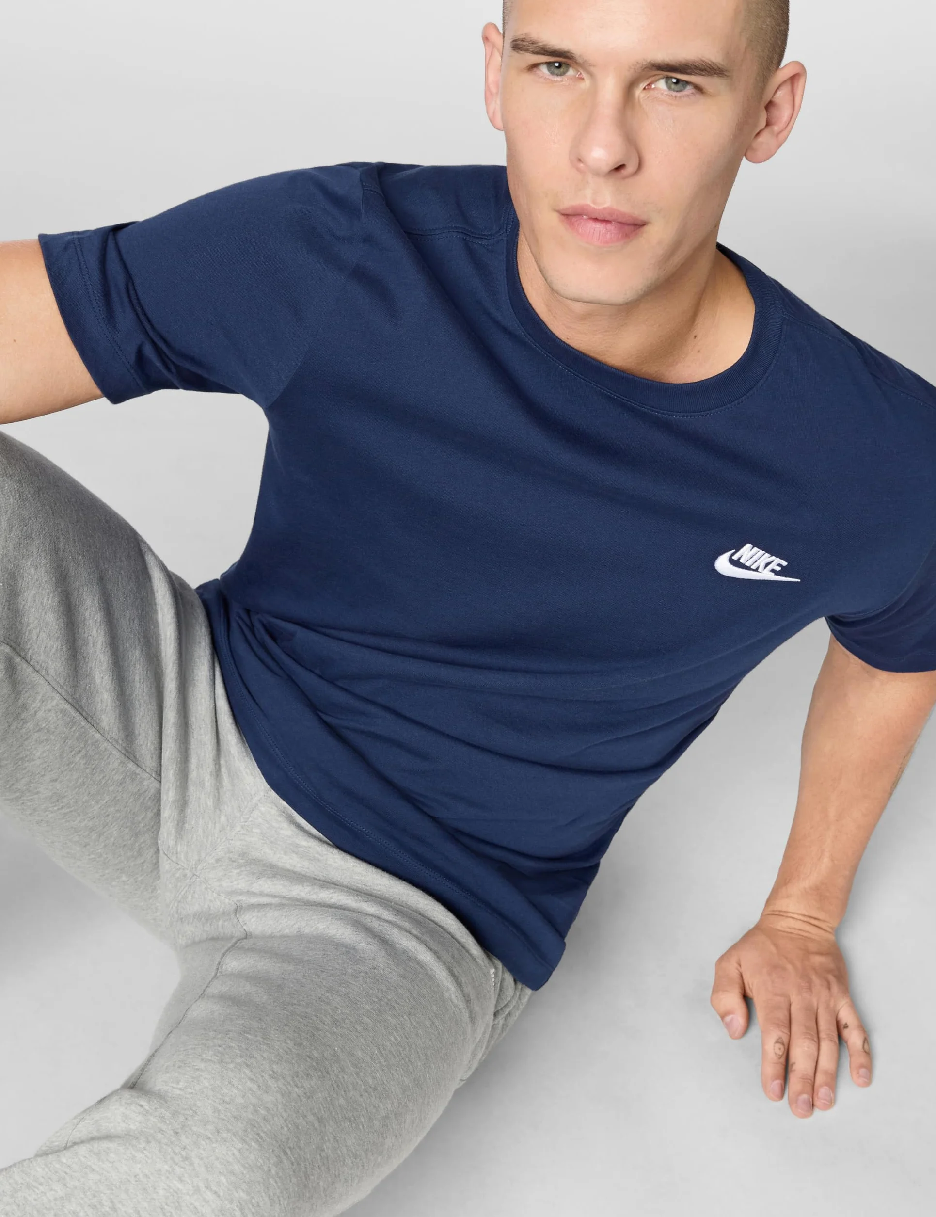 NIKE Men's Sportswear Club T-Shirt