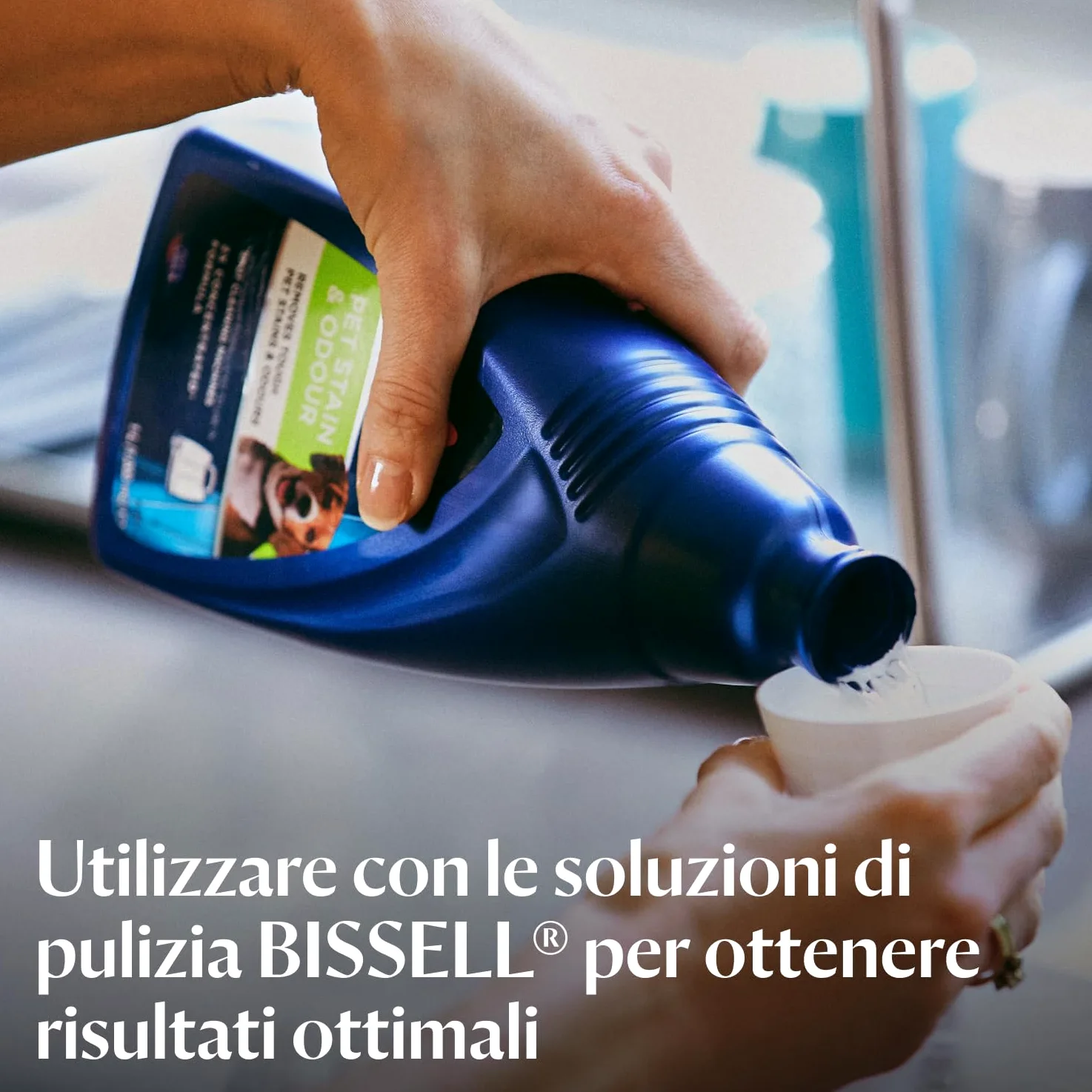 BISSELL SpotClean Pet Pro, Lavatappeti, Pulitore, Lava Tappezzeria per Tappeti, Auto, Divani, Moquette, Materassi e Altro, Potente Motore da 750W, 15585
