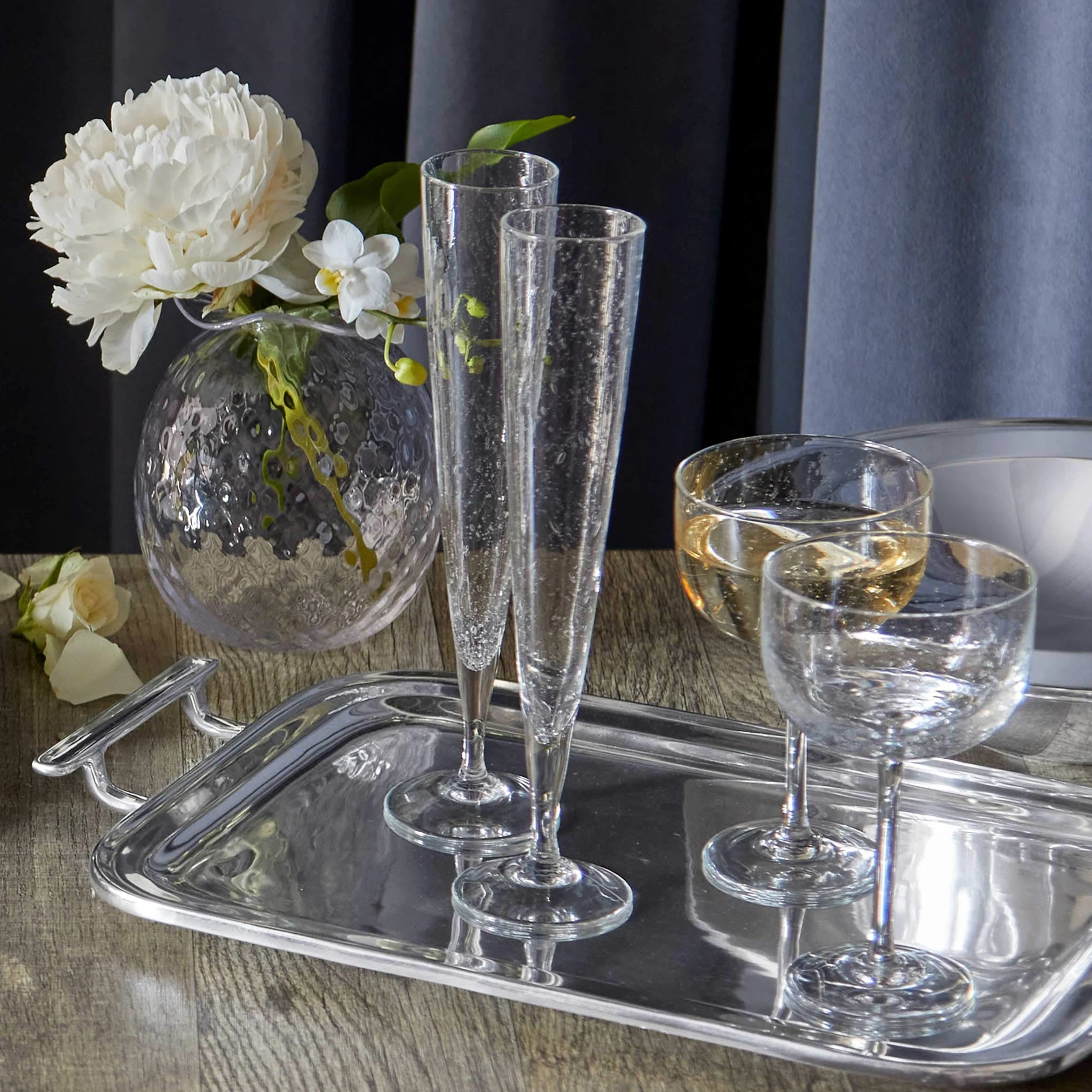 MARIPOSA Trays, Bowls & Platters tavola e Servizio, Alluminio, Signature Silver