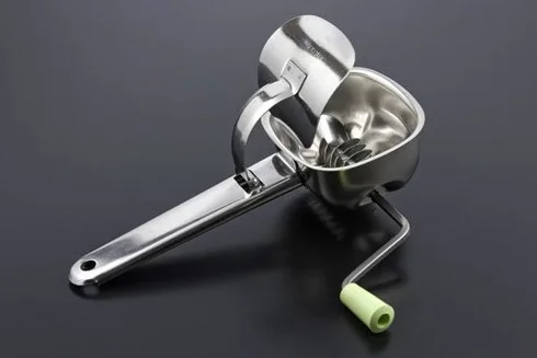 BB&B CASALINGHI SNC Tritaprezzemolo in Acciaio Inox con o Senza Coperchio con Coperchio,cm 7x7x20