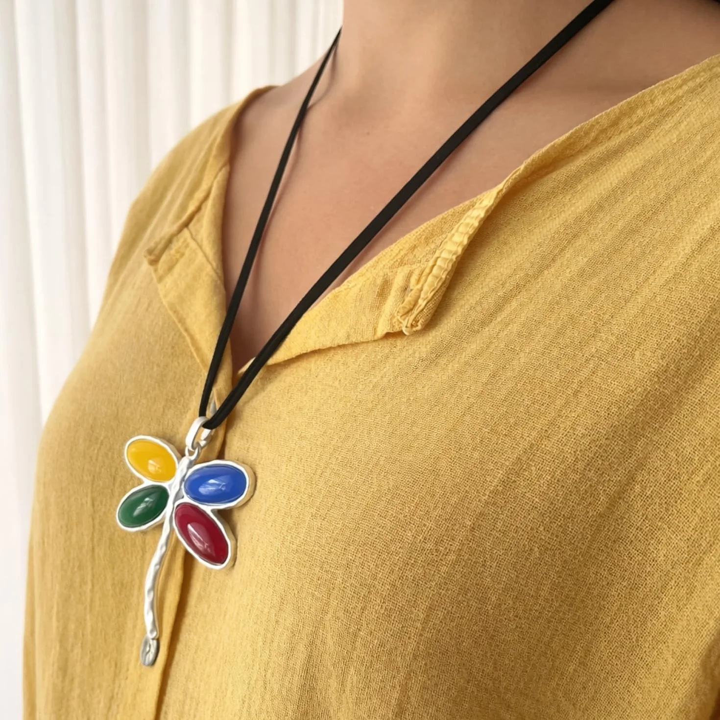 Ciondolo a forma di libellula Donna in zama Placcato Argento e Resina Collana lunga Nera Regolabile con Ciondolo Protettivo Multicolore