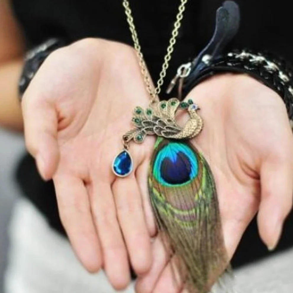 Collana lunga con ciondolo pavone piuma vera cristallo colorato