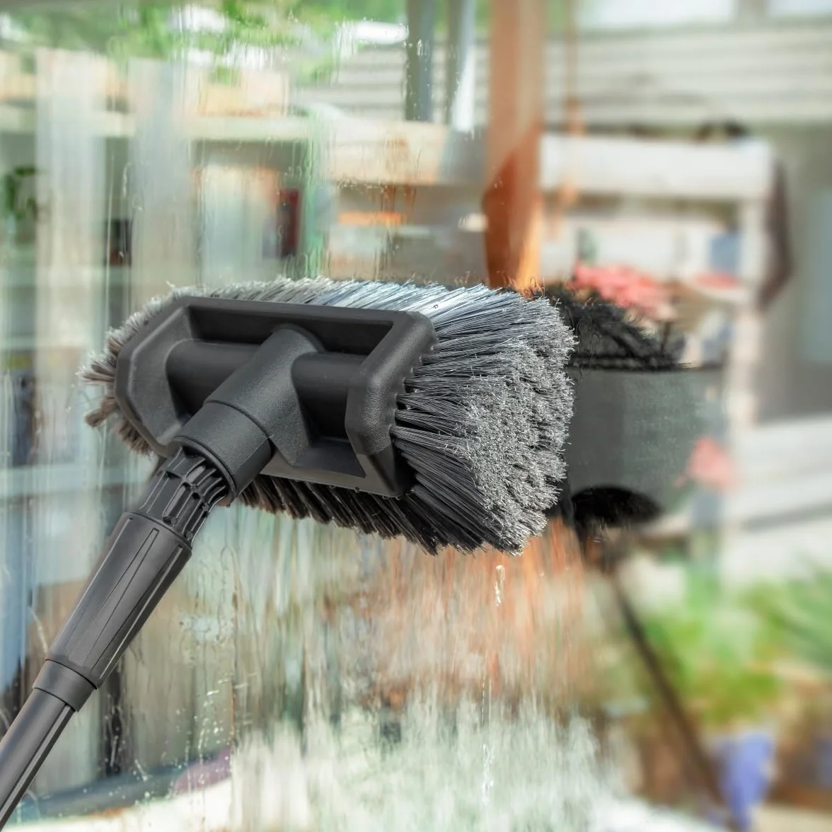 VONROC Spazzola telescopica- 4,60 m - Include spazzola multiuso, tubo flessibile da 6 metri e dispenser di sapone