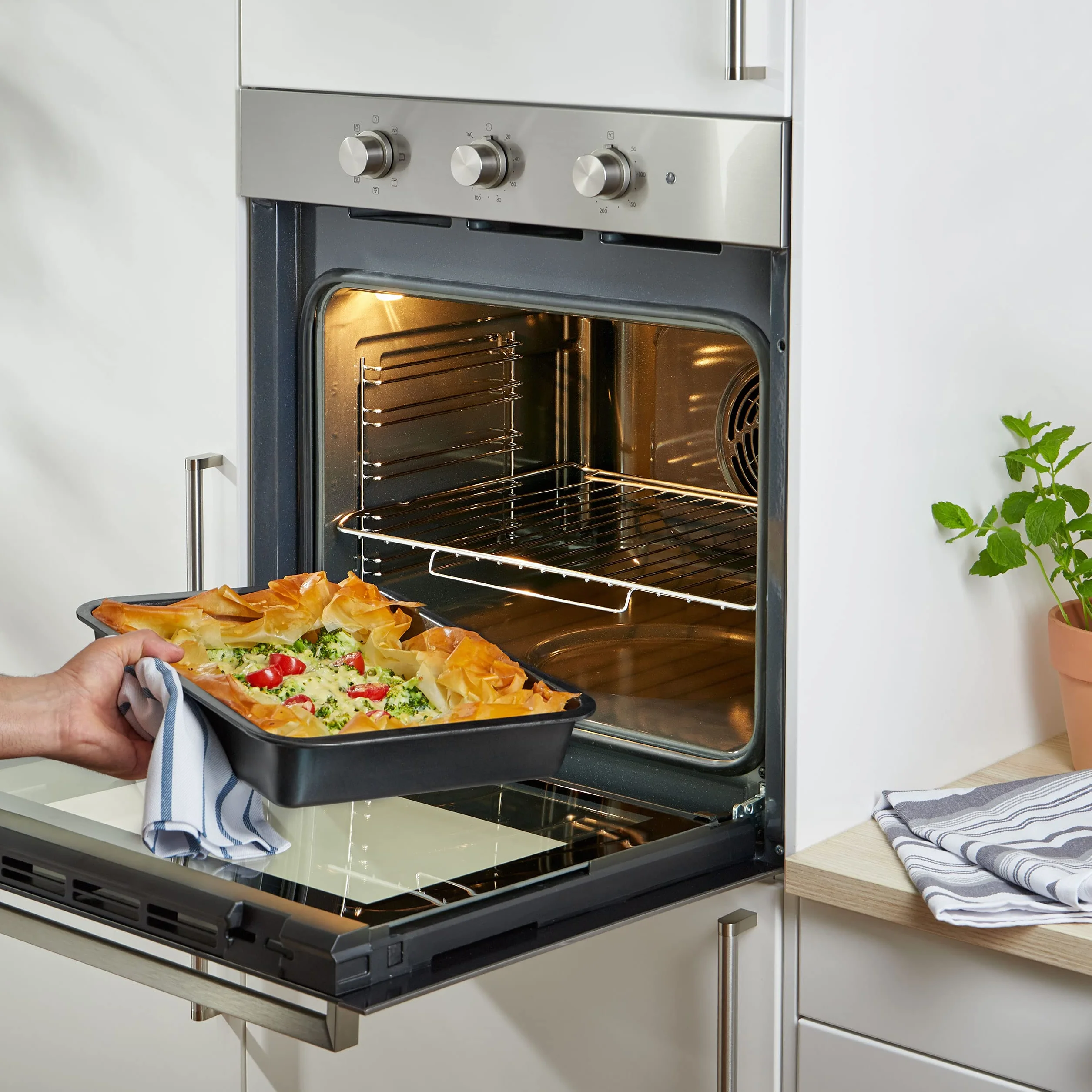Grizzly, 2 Pirofile grandi con rivestimento antiaderente e bordo con manico, possono essere usate anche come teglia per lasagne, arrosto o tortiera