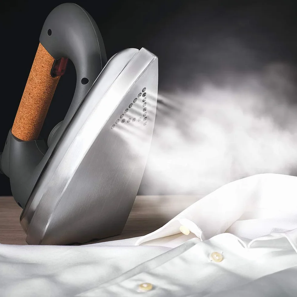 Polti Vaporella Super Pro, Ferro da Stiro a Vapore con Caldaia ad Alta Pressione, Tappo di Sicurezza, Potenza 1750 W, Pressione Caldaia 3 Bar, Serbatoio 1,3 L, Nero e Bianco